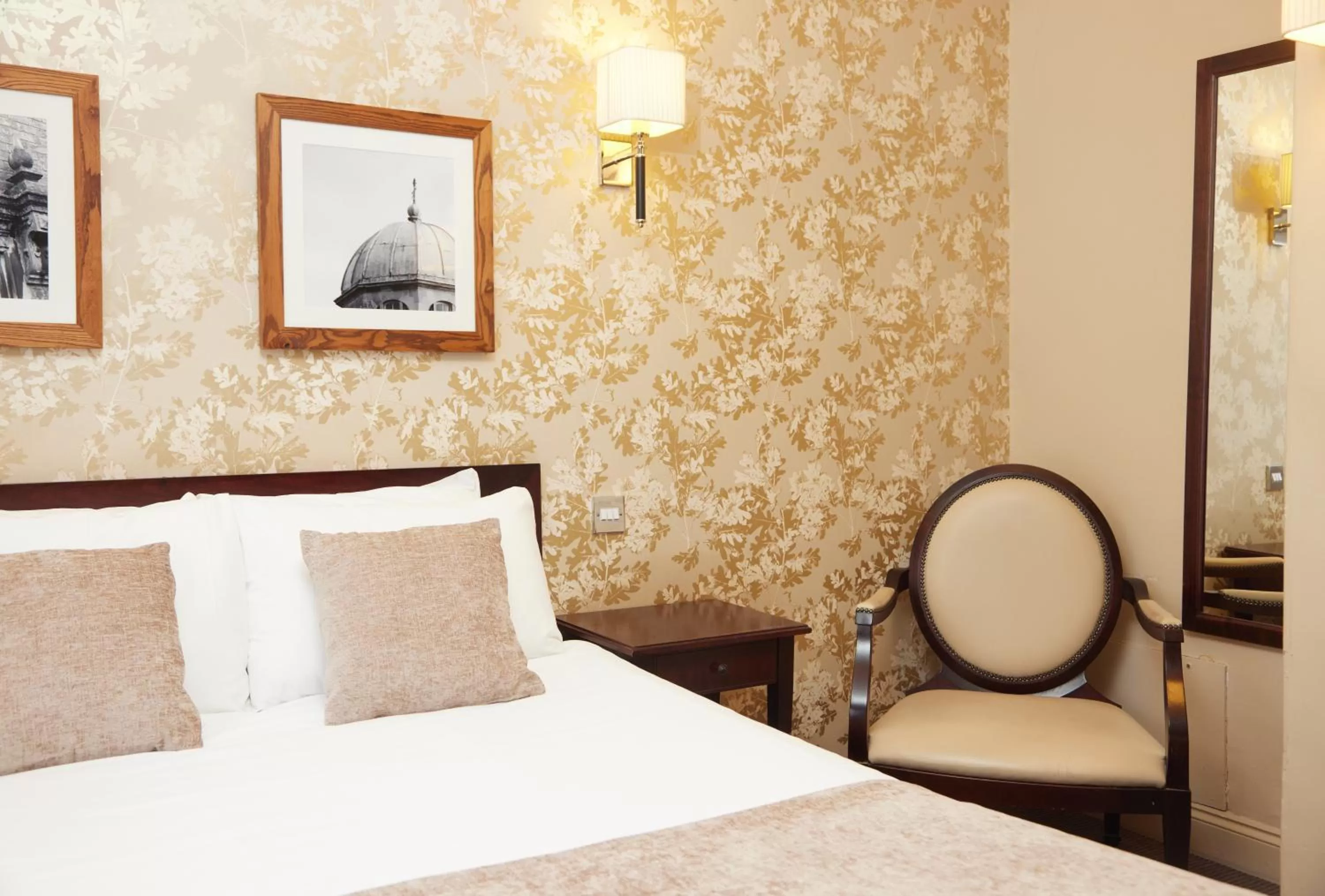 Bed in The Bell Hotel Woburn By Greene King Inns