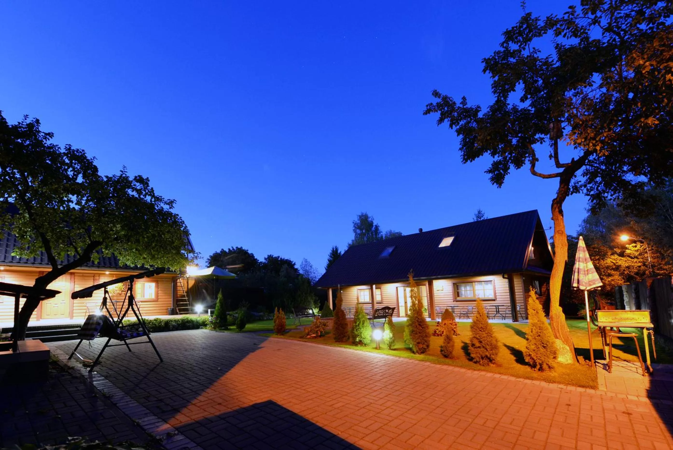 Night in "Trakaitis" nameliai