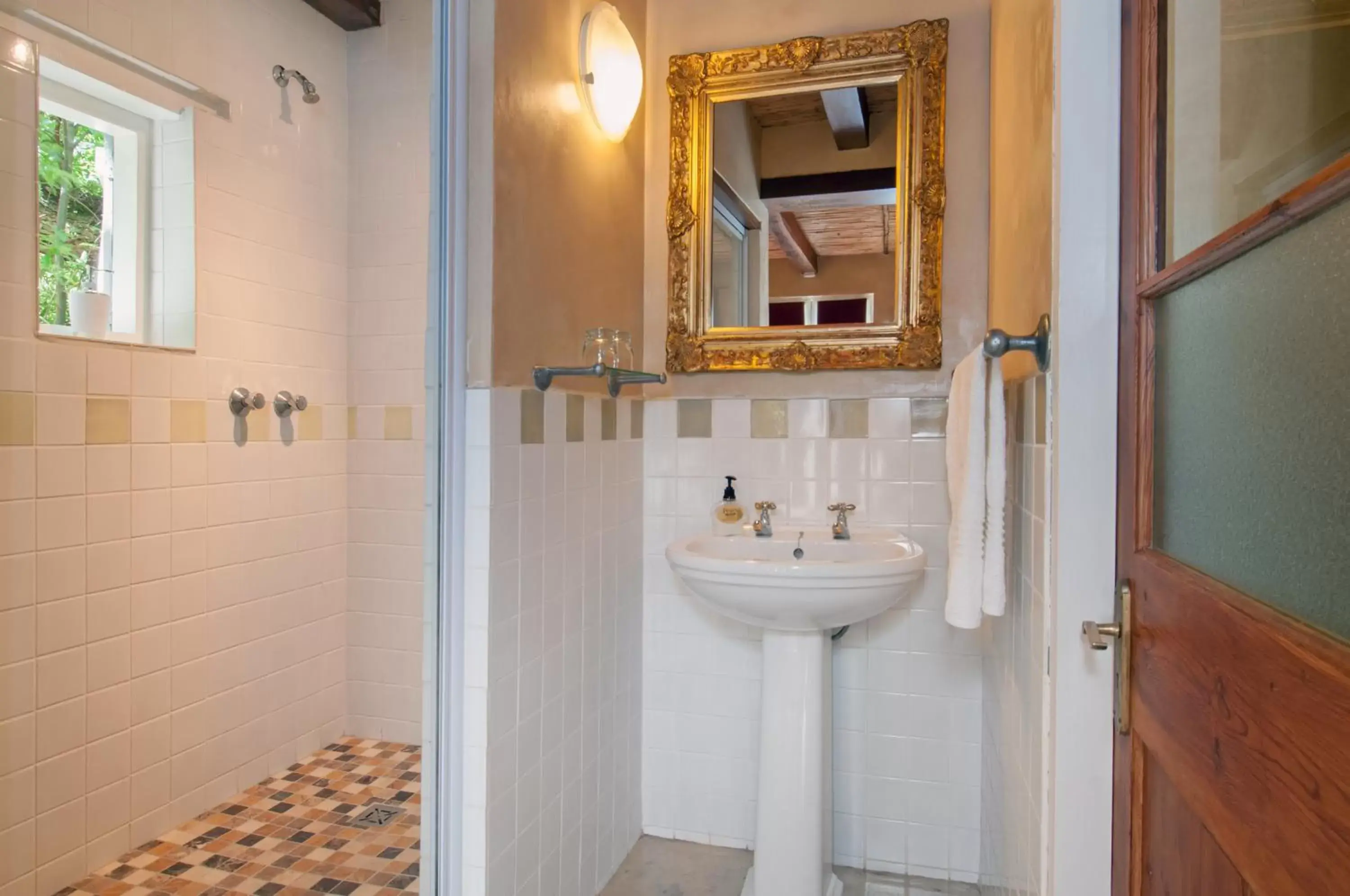 Bathroom in Hotel Roosje van de Kaap