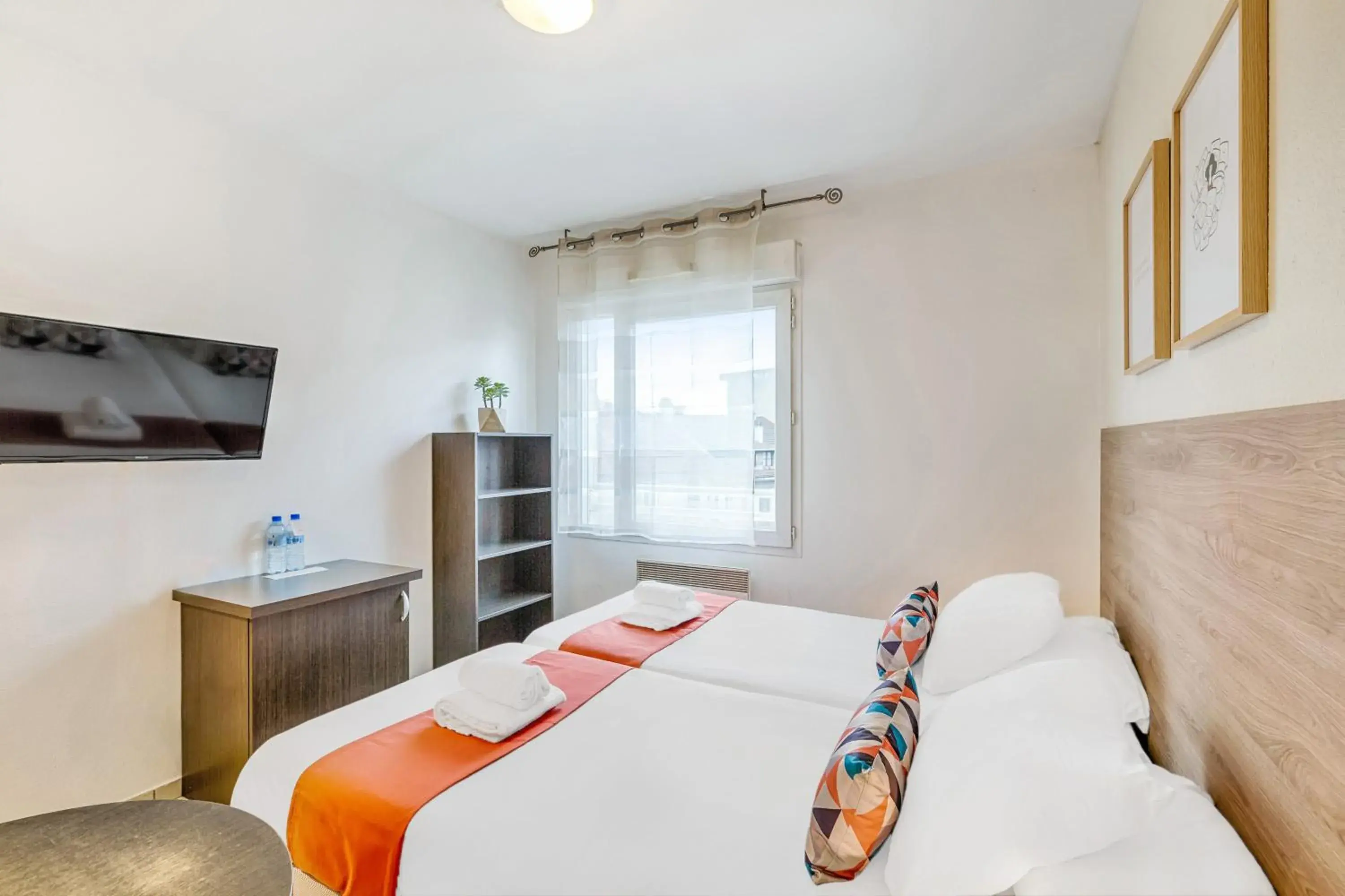 TV and multimedia, Bed in Appart'City Thonon les Bains