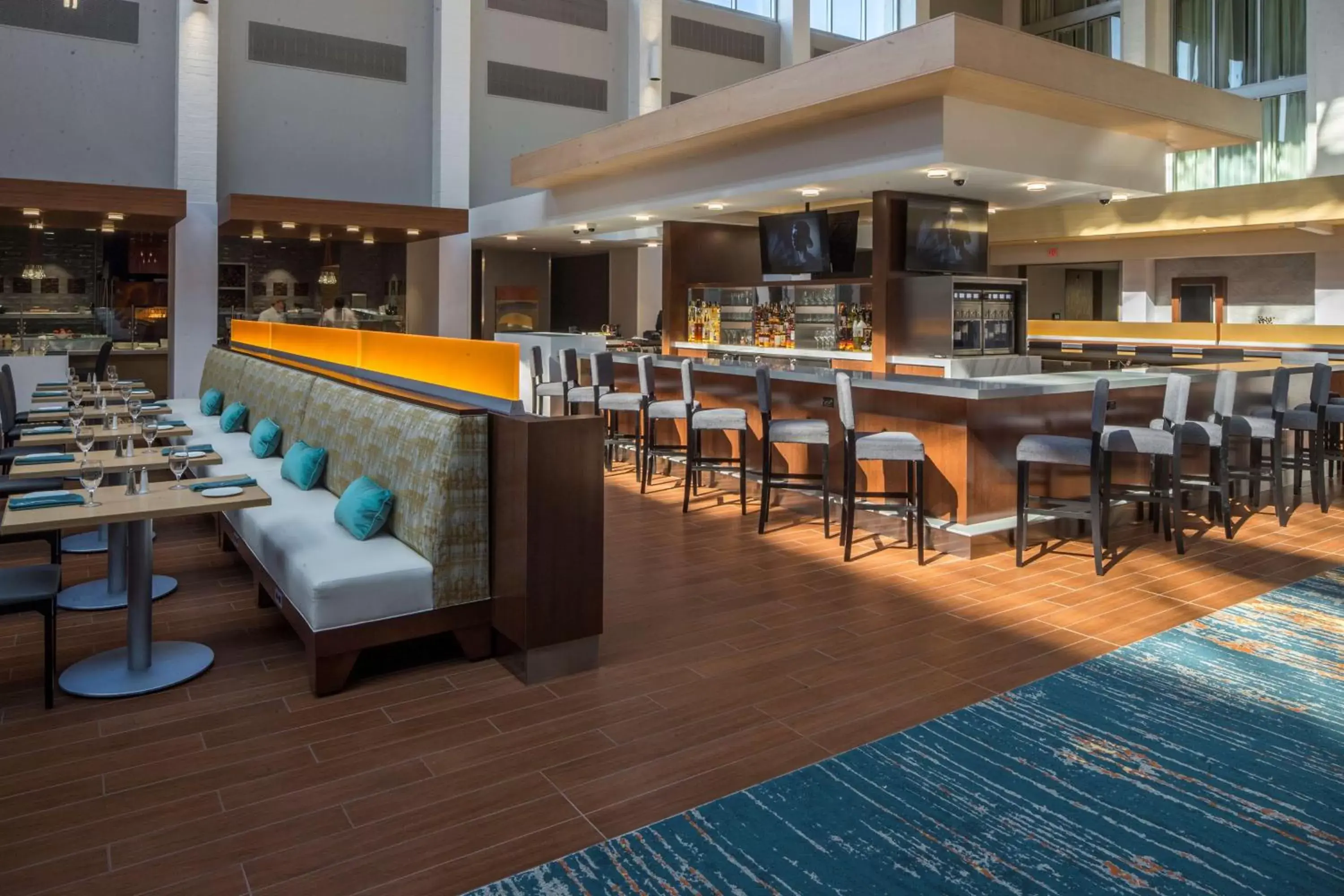 Lobby or reception, Restaurant/Places to Eat in DoubleTree by Hilton Pittsburgh - Cranberry
