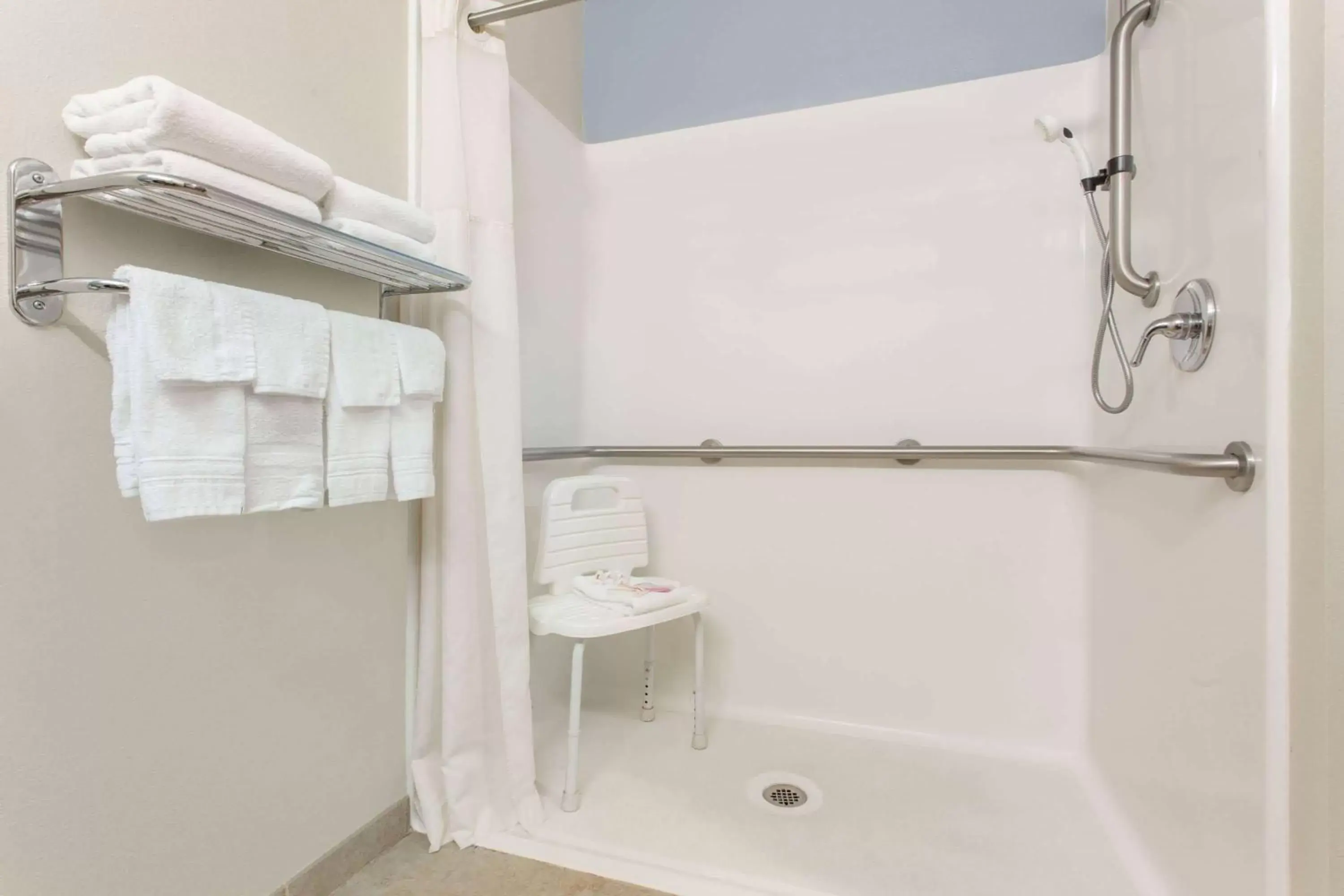 Shower, Bathroom in Microtel Inn & Suites by Wyndham Klamath Falls