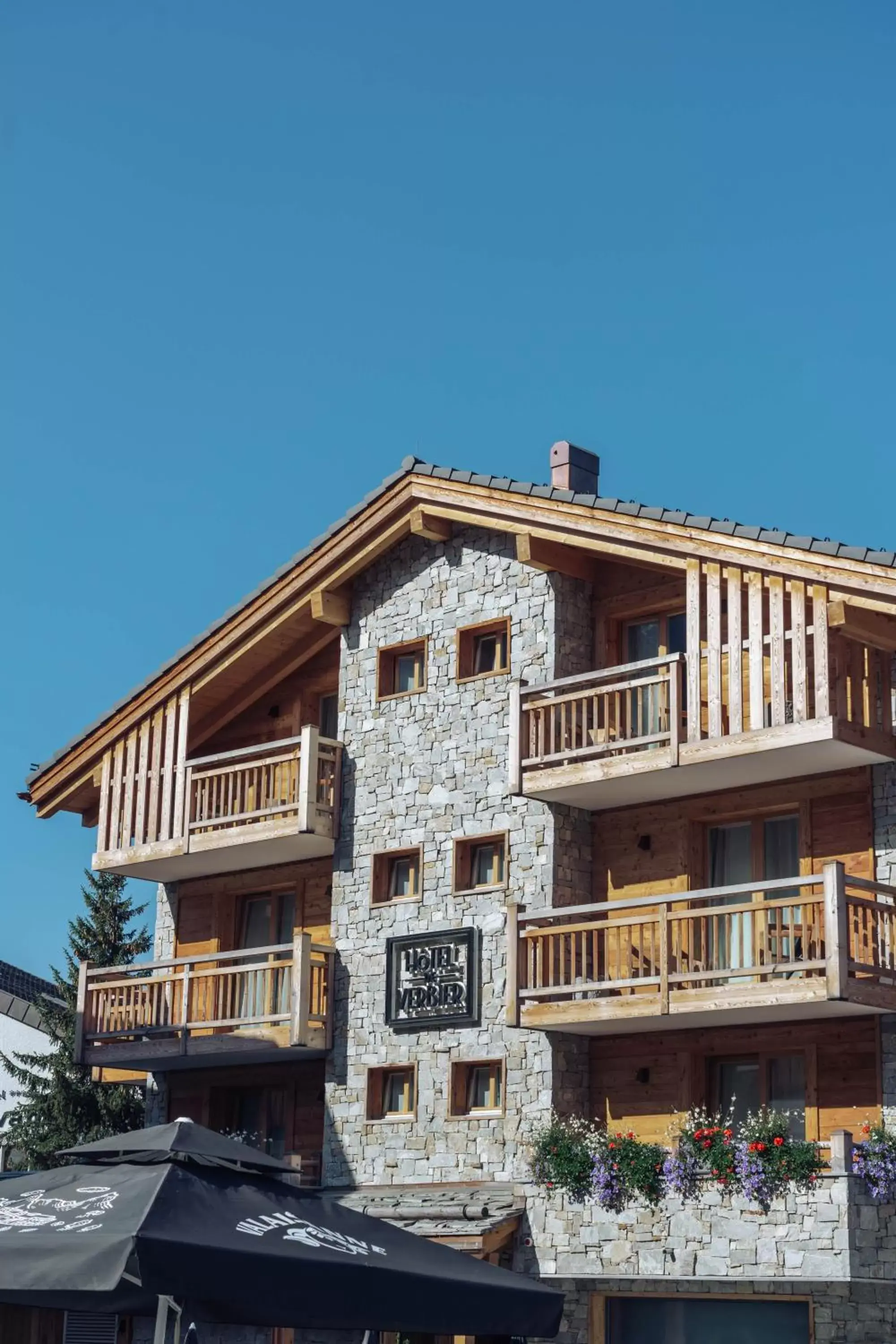 Property building in Hôtel de Verbier SUP Property building in Hôtel de Verbier SUP