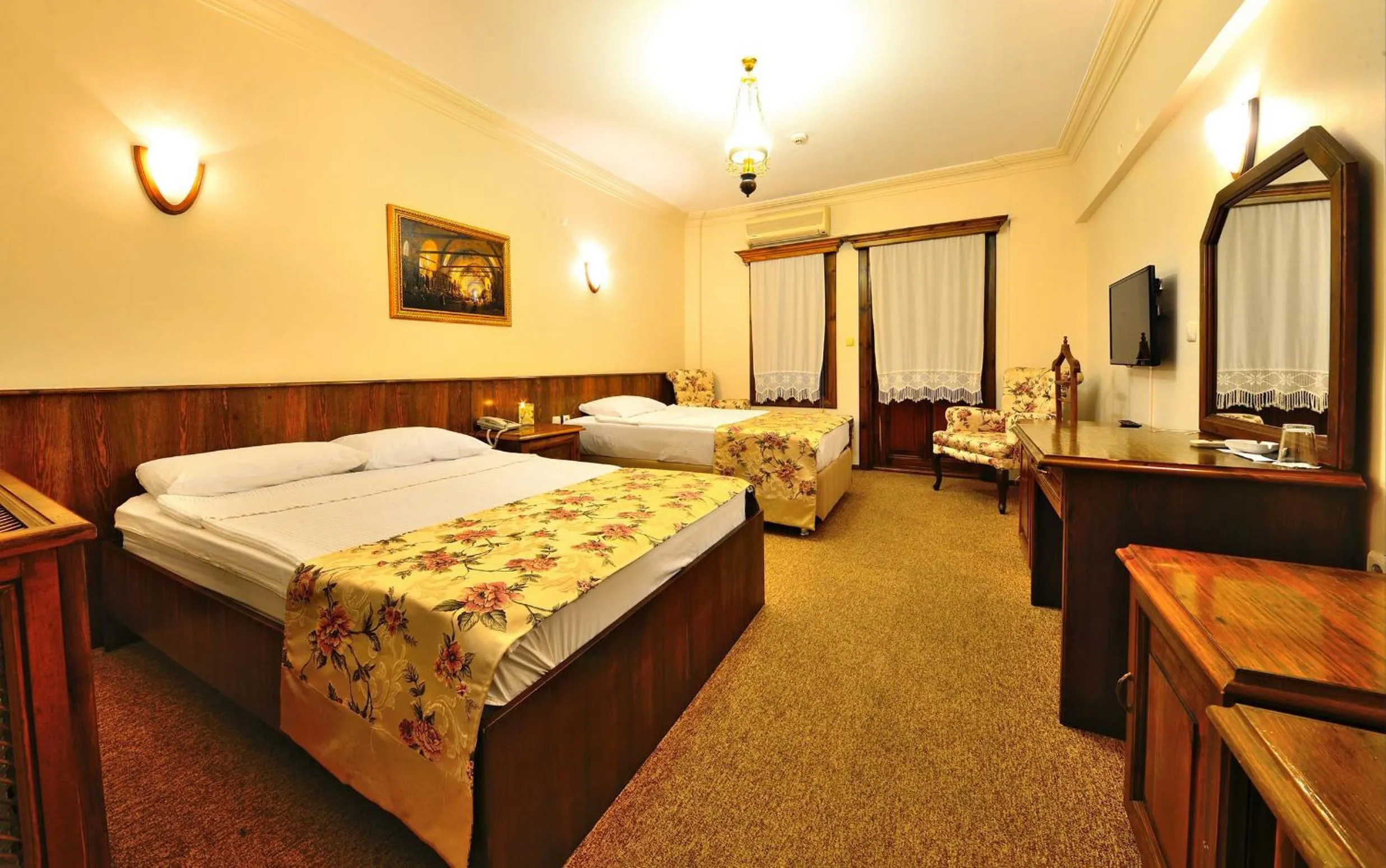 Photo of the whole room, Bed in Baglar Saray Hotel