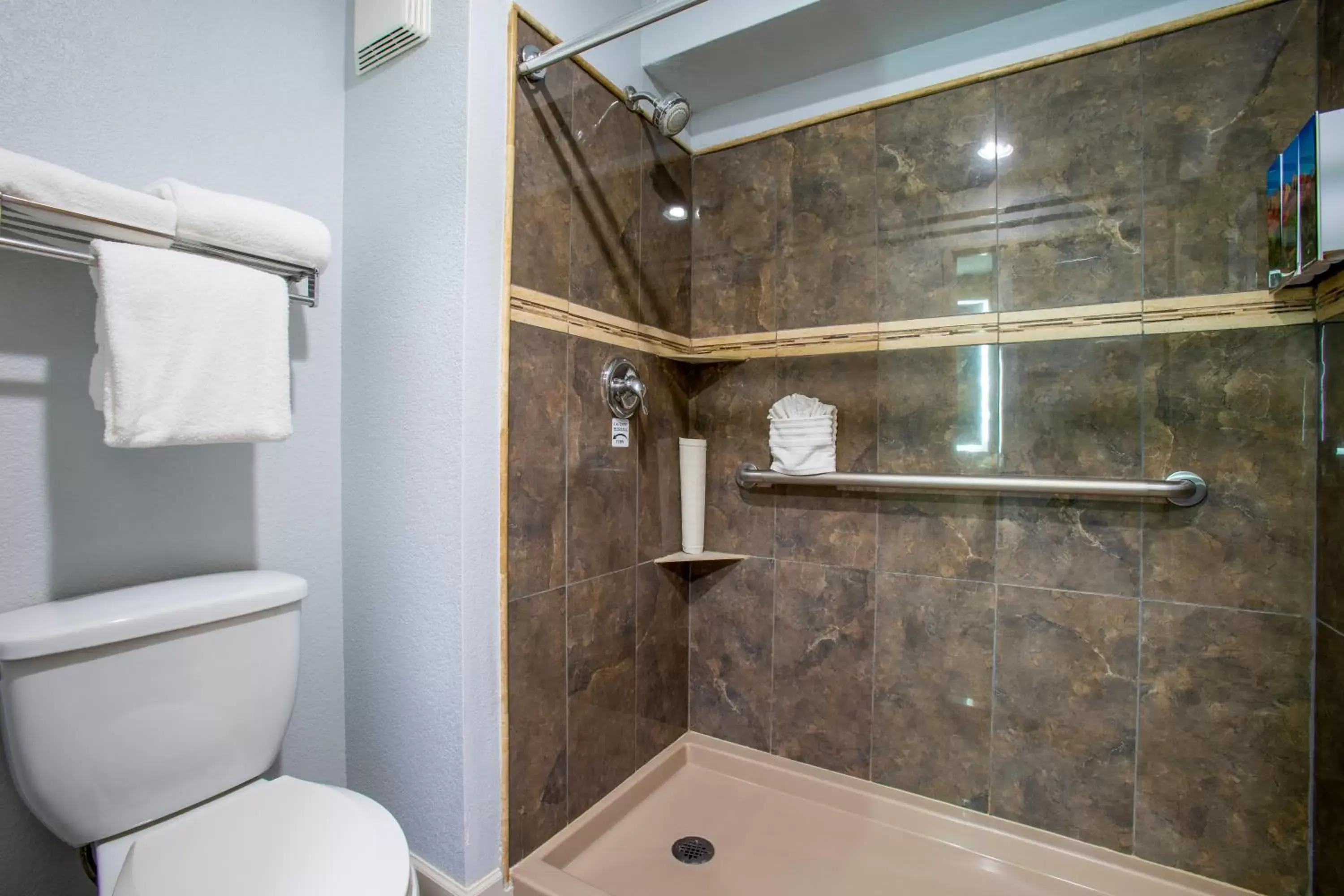 Bathroom in Arroyo Pinion Hotel, Ascend Hotel Collection