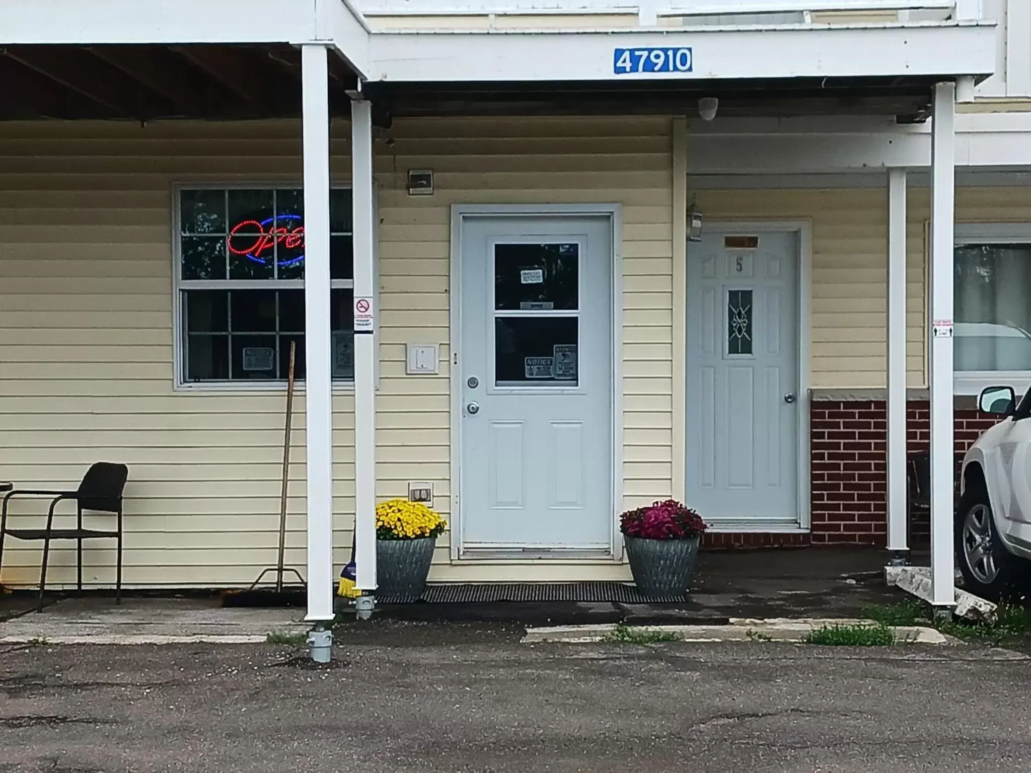 Property building in Scenic Motel Moncton