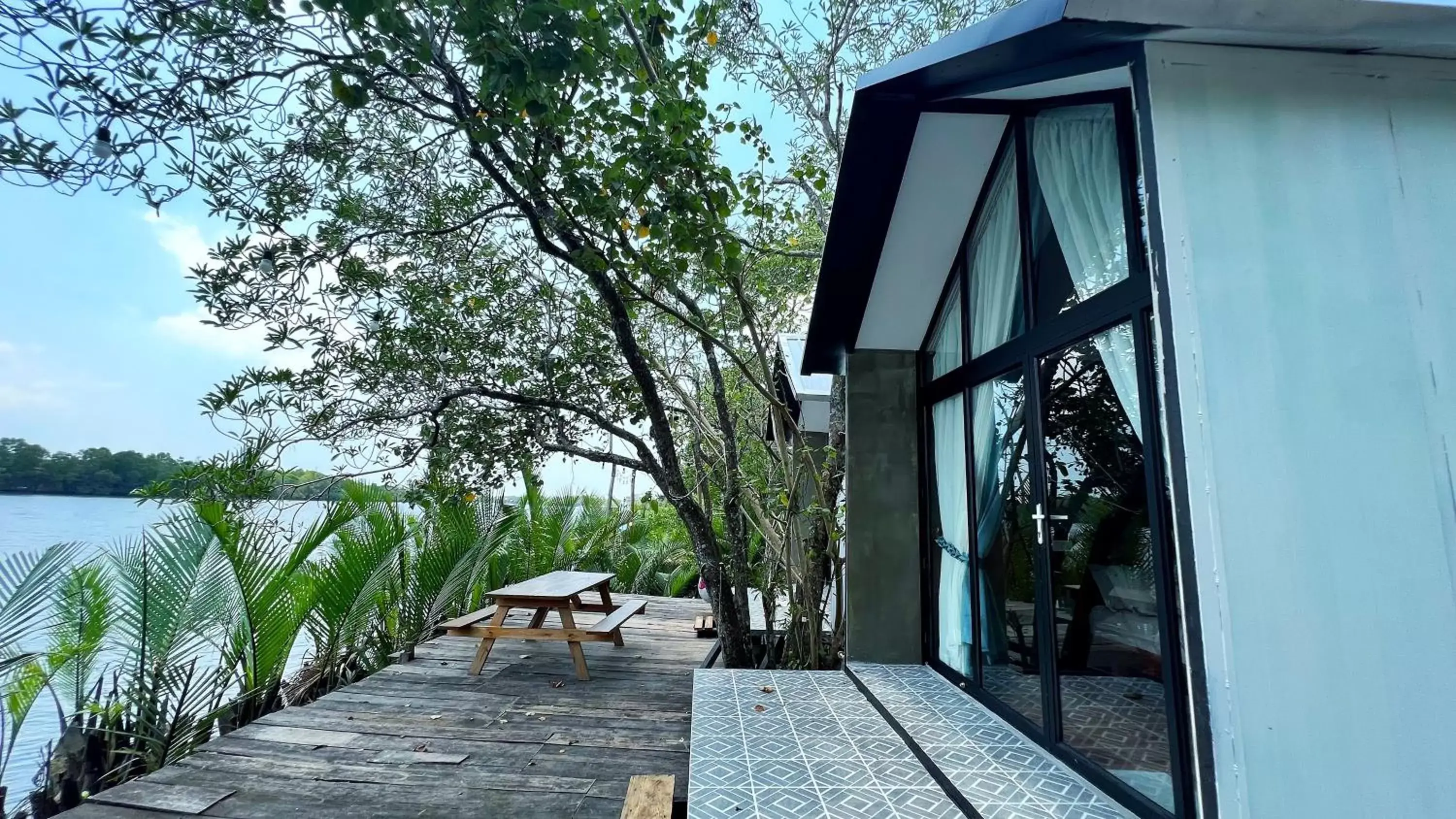 Deluxe Double Room with Sea View in Kampot Riverfront Boutique Deluxe Double Room with Sea View in Kampot Riverfront Boutique