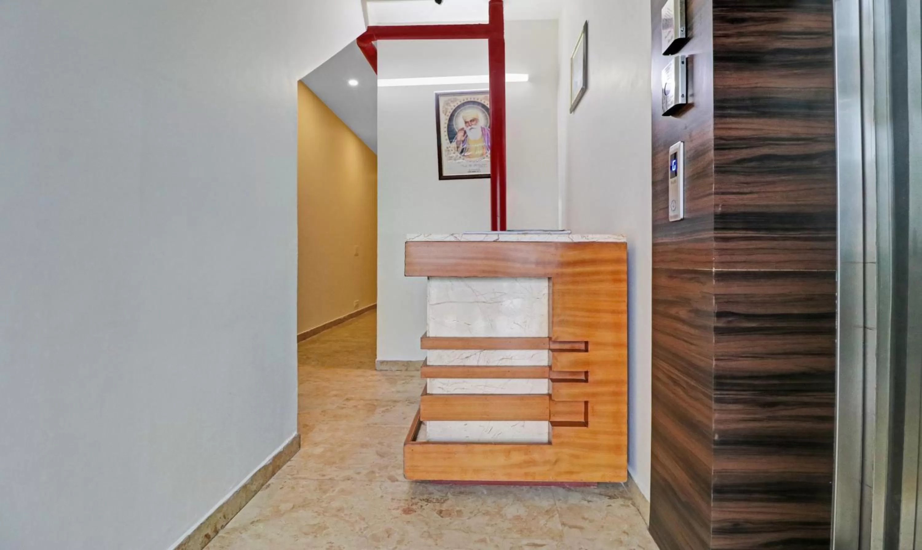 elevator in Itsy Hotels Jashan