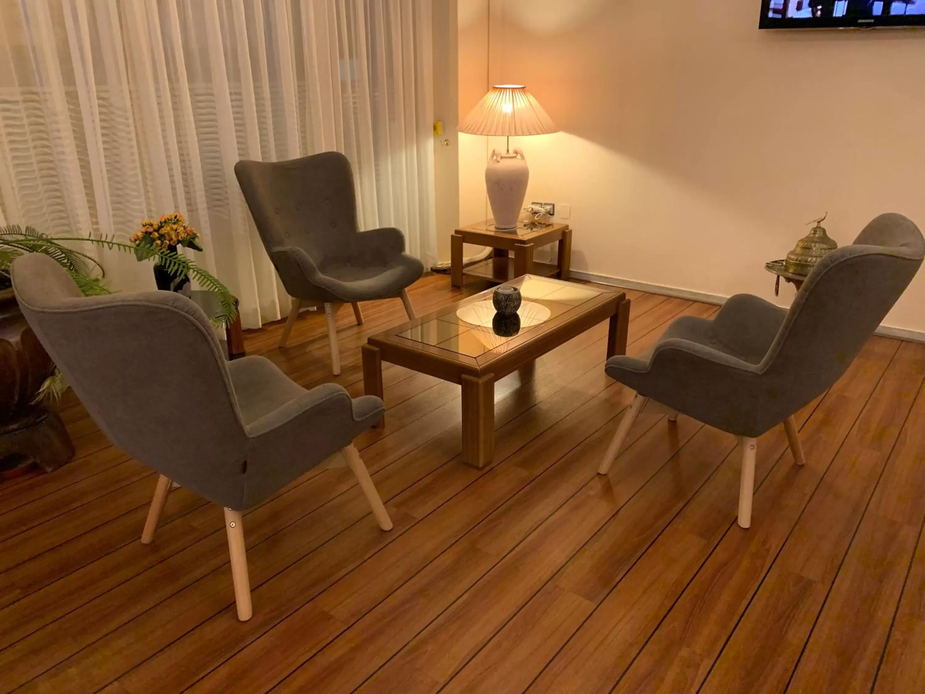 Communal lounge/ TV room, Seating Area in Anemoni Piraeus Hotel