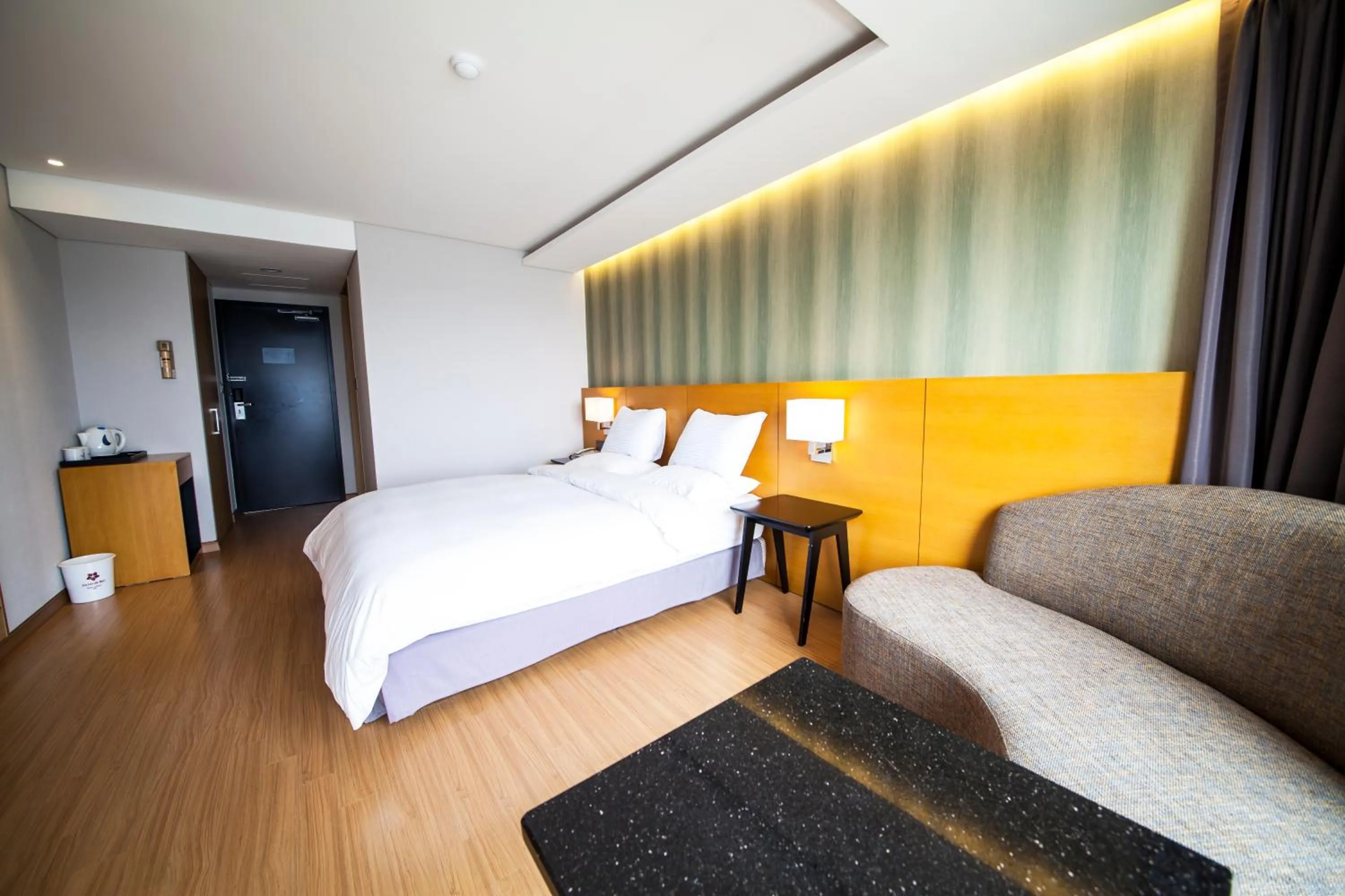 Seating area, Bed in Asia Lakeside Hotel