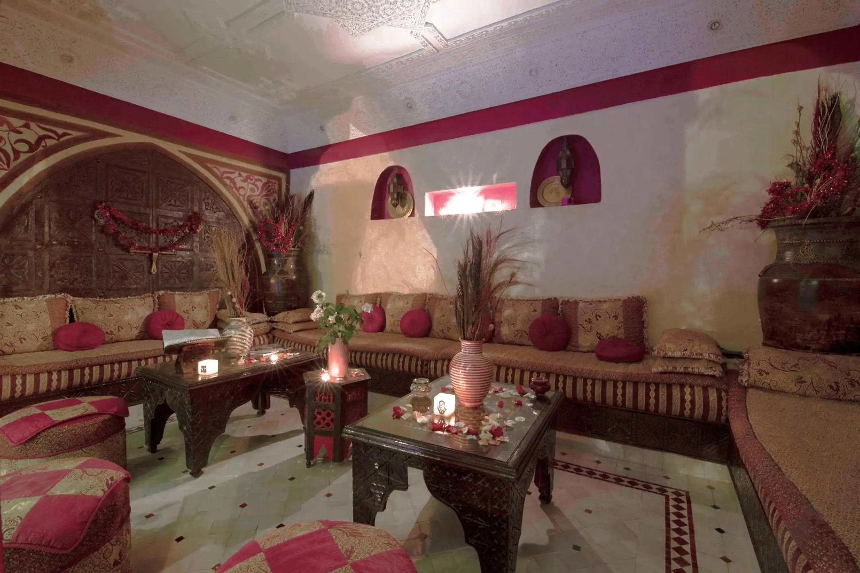 Communal lounge/ TV room in Riad Mille Et Une Nuits