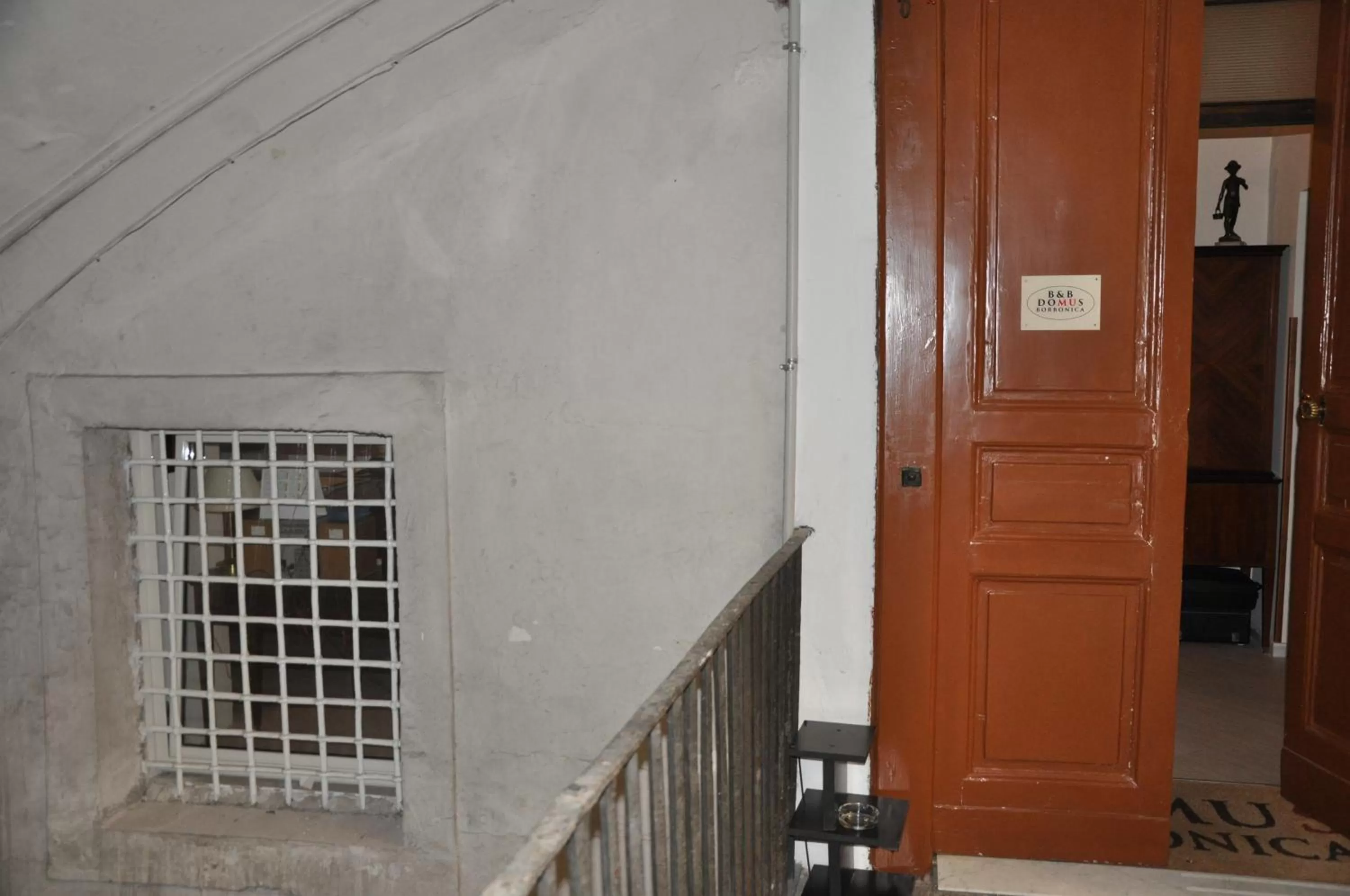 Facade/entrance in Domus Borbonica