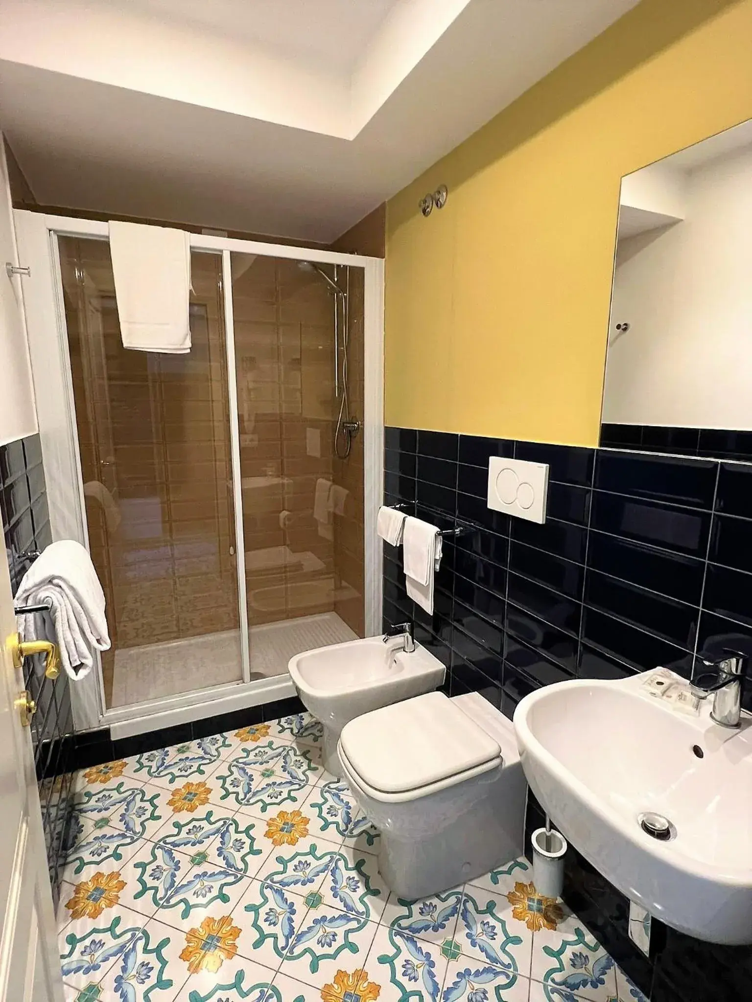 Property building, Bathroom in Hotel Zeus