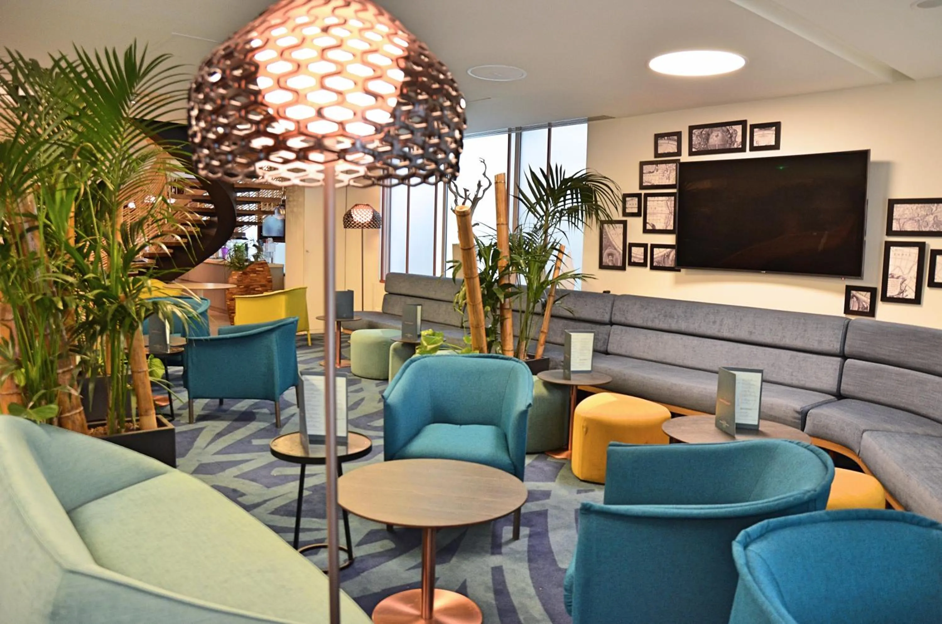 Communal lounge/ TV room in Mercure Toulouse Centre Saint-Georges