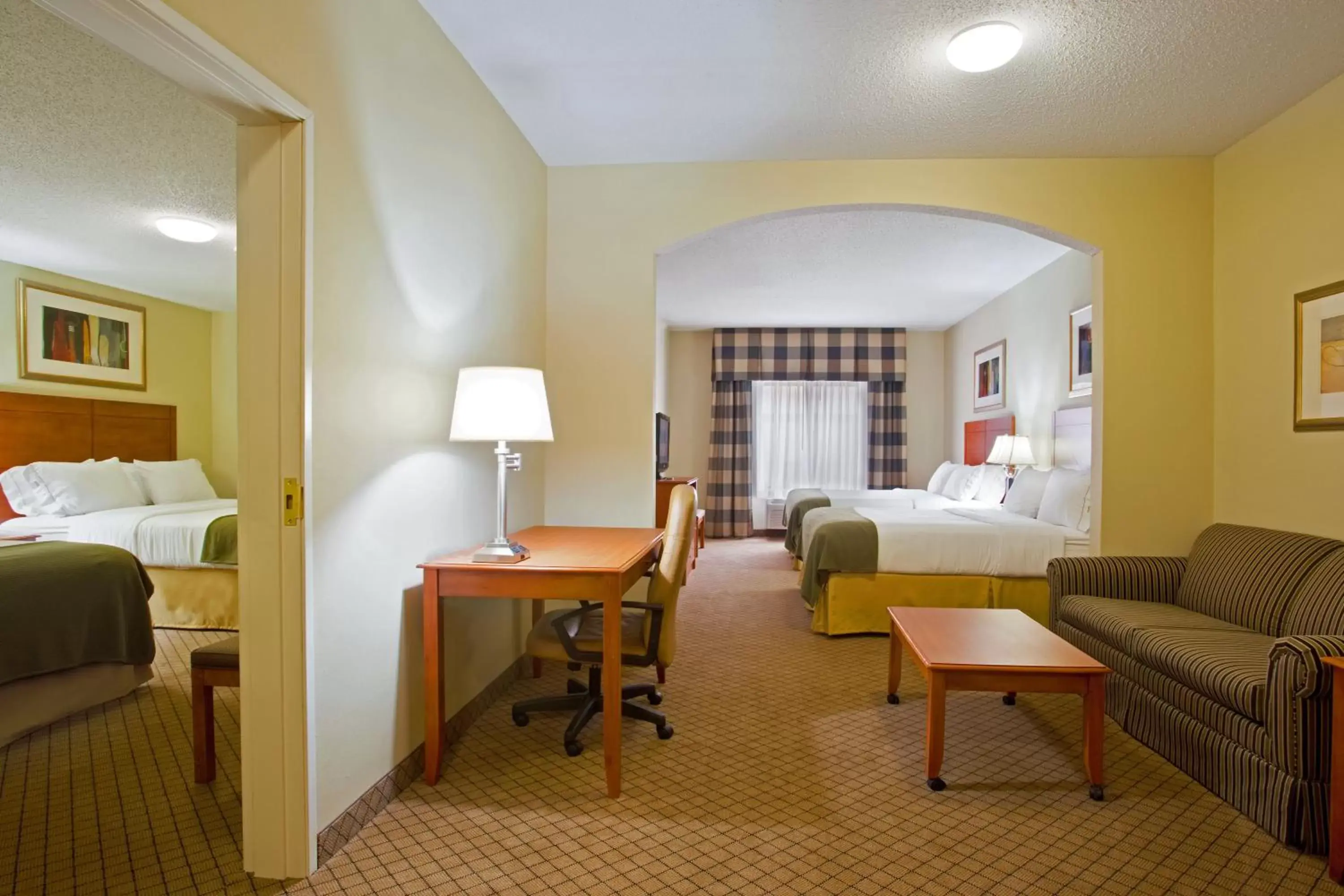 Photo of the whole room, Seating Area in Holiday Inn Express Hotel & Suites Goshen, an IHG Hotel