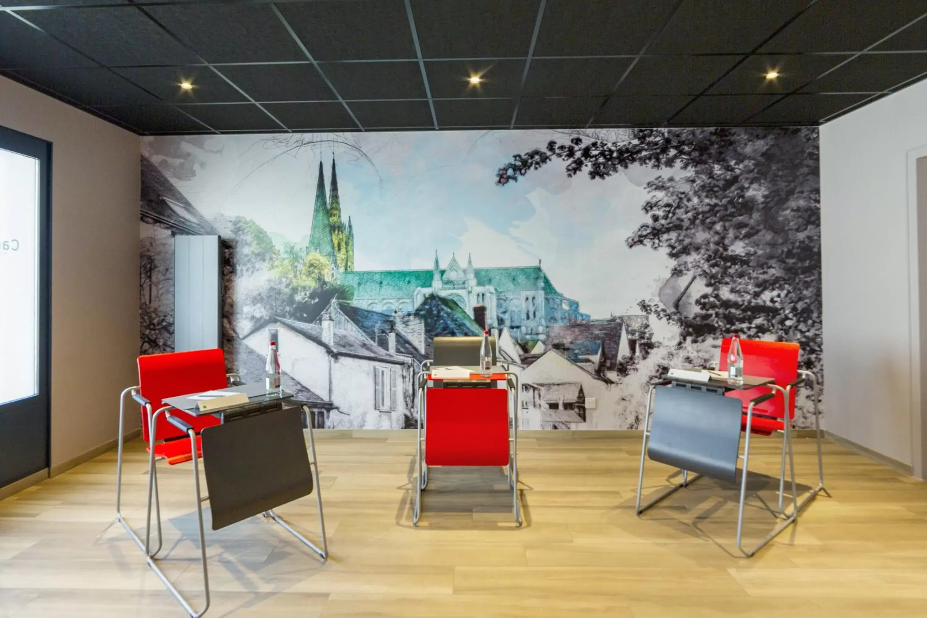 Meeting/conference room in Campanile Chartres