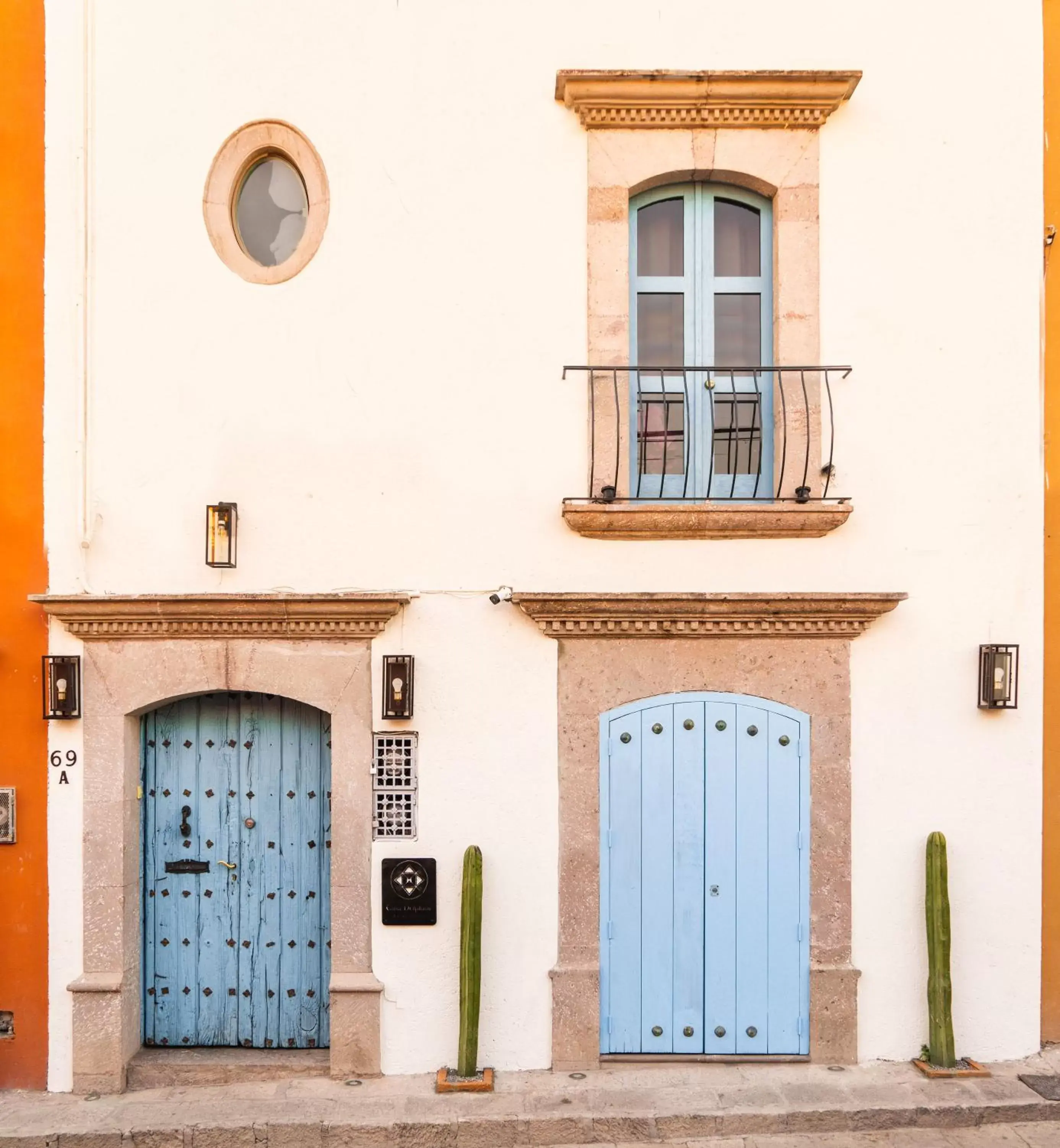 Facade/entrance in Casa Delphine