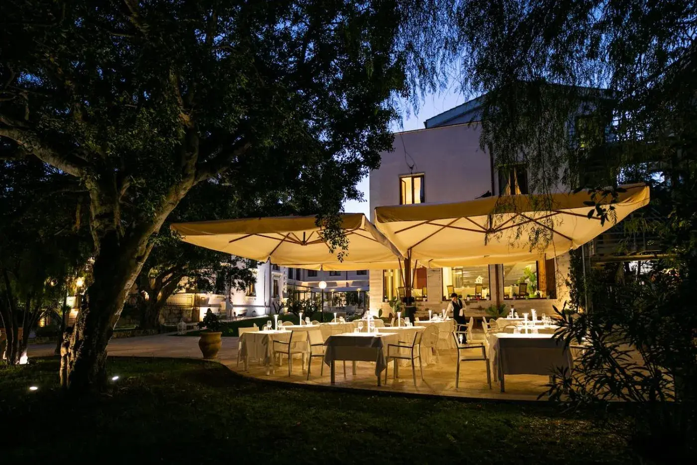 Patio, Property Building in Hotel Parco delle Fontane