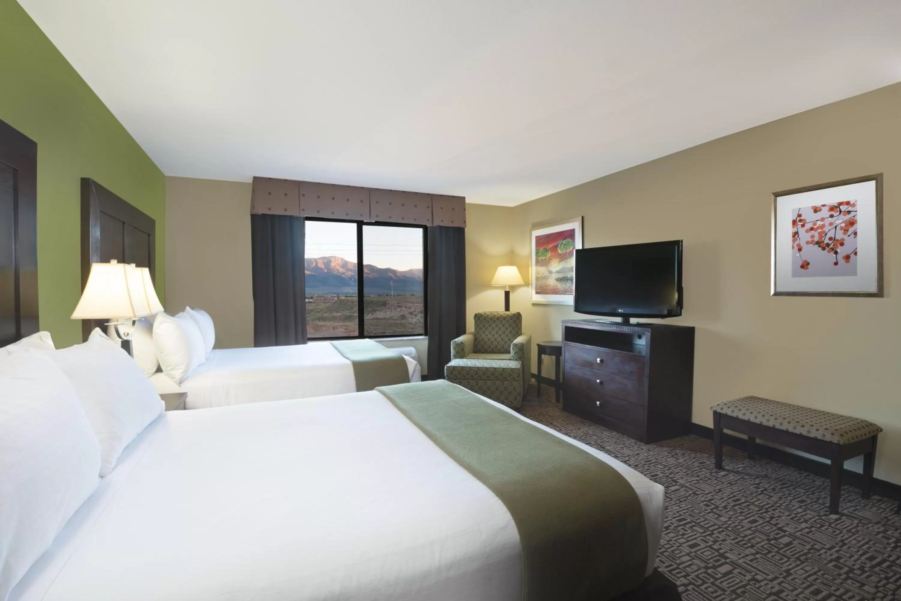 Photo of the whole room, Bed in Holiday Inn Express & Suites Richfield by IHG