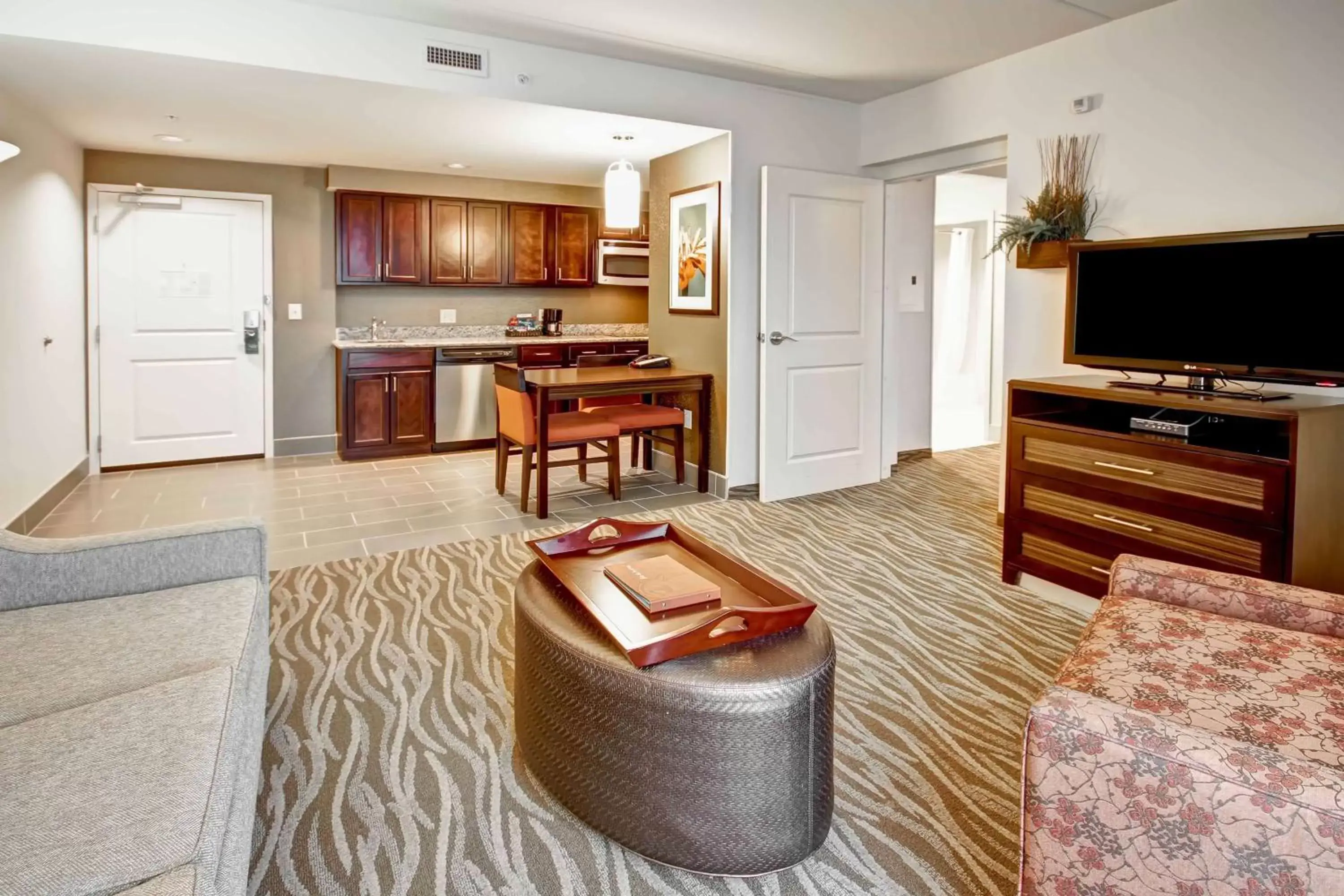 Bedroom, Seating Area in Homewood Suites - Doylestown