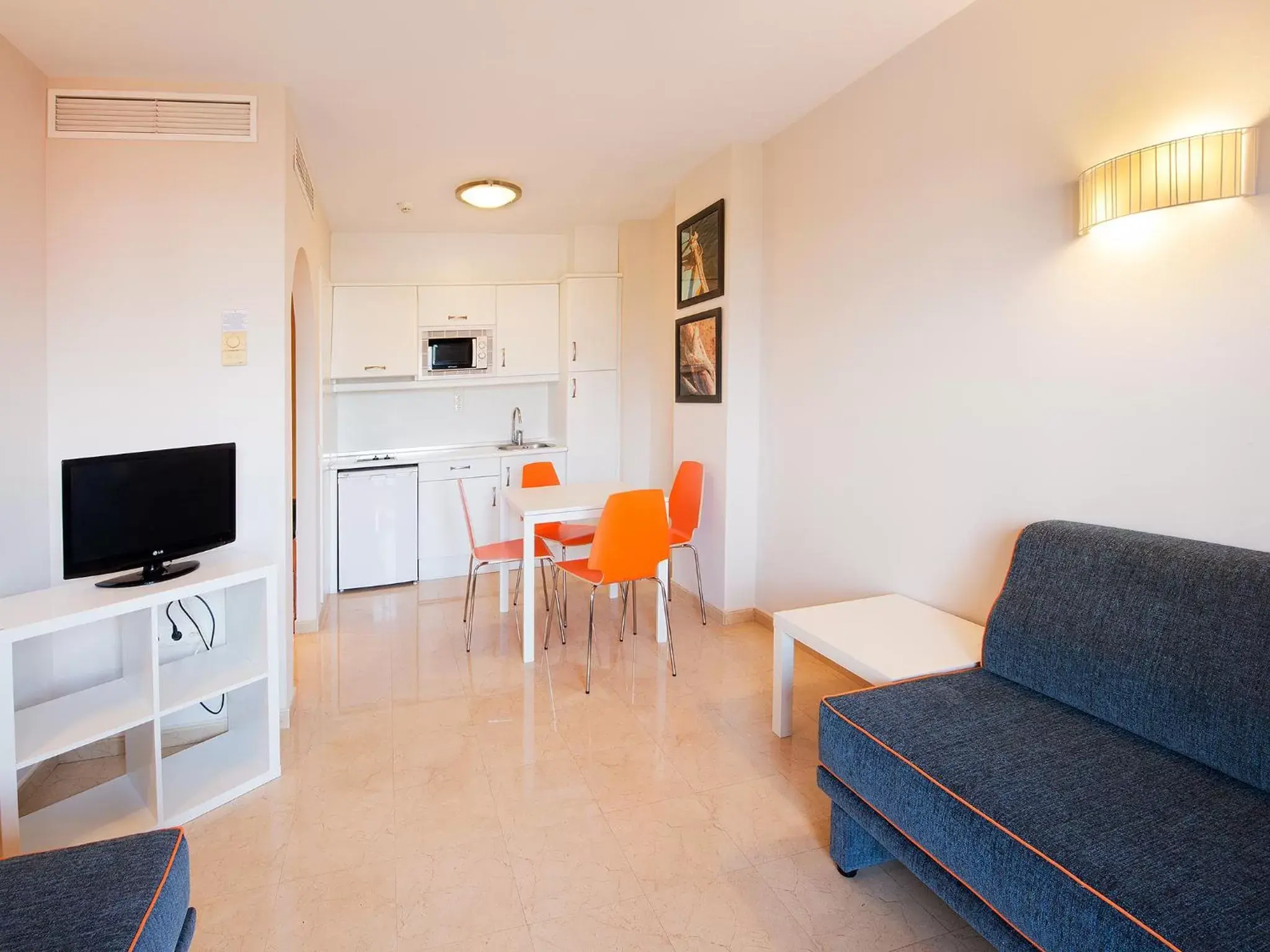 Photo of the whole room, Seating Area in Fuengirola Beach Apartamentos Turísticos