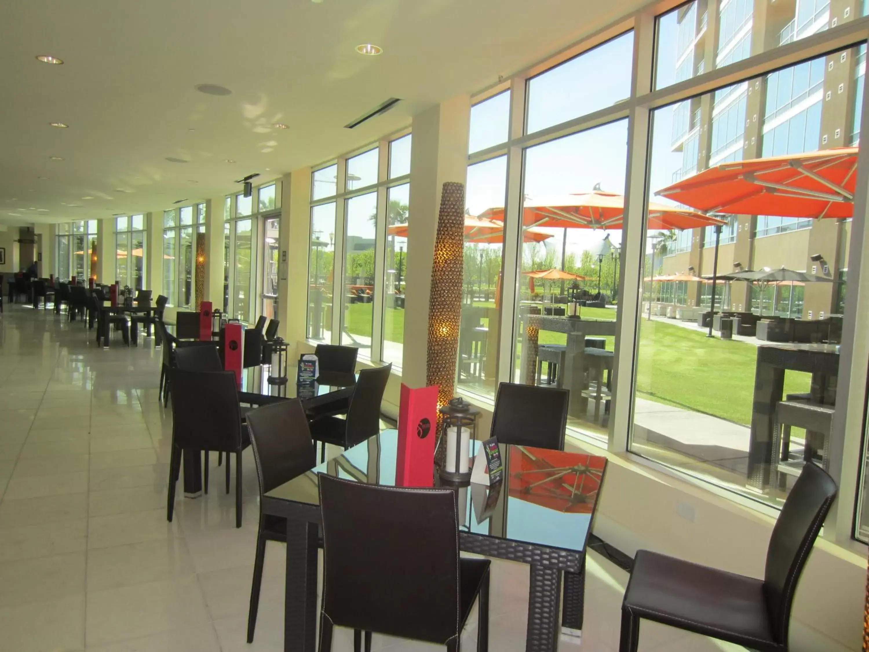 Restaurant/Places to Eat in University Plaza Waterfront Hotel