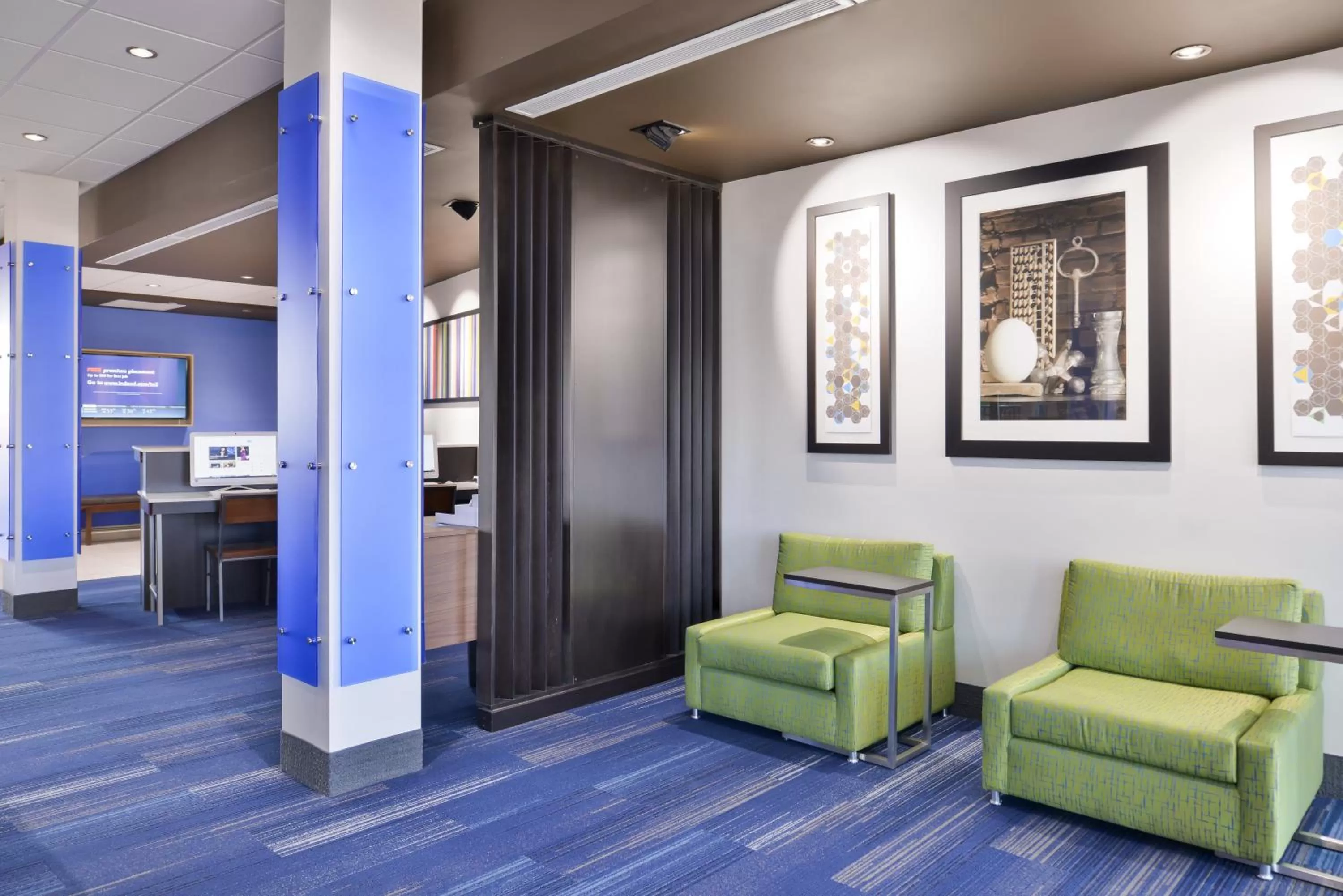 Property building in Holiday Inn Express & Suites - Kansas City - Lee's Summit by IHG