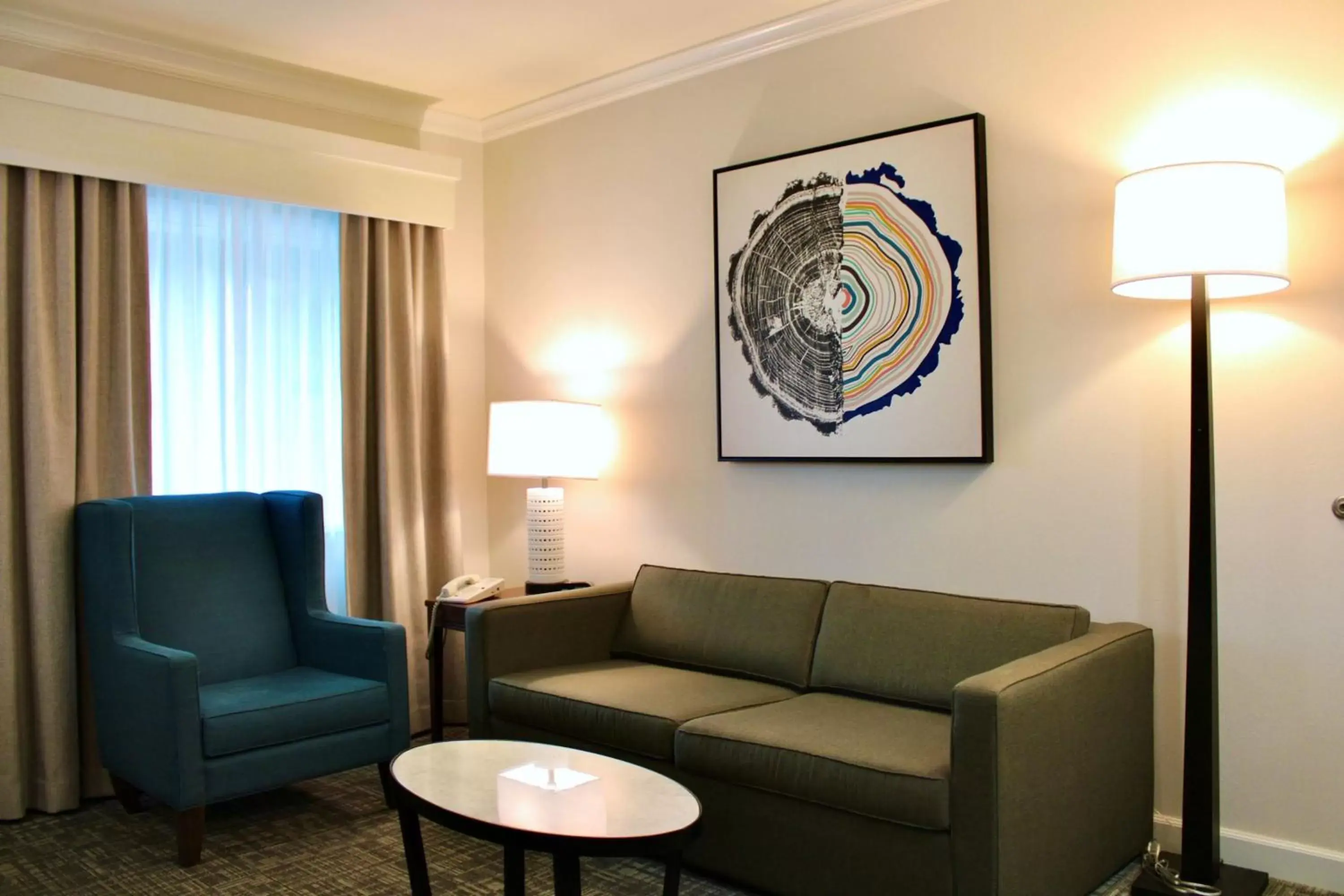 Photo of the whole room, Seating Area in Holiday Inn Resort Lake George, an IHG Hotel