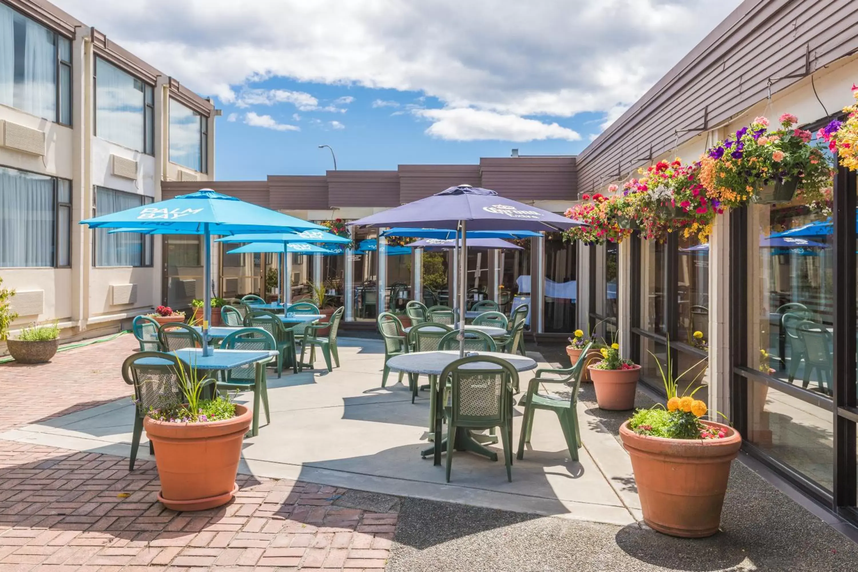 Patio in Coast Discovery Inn