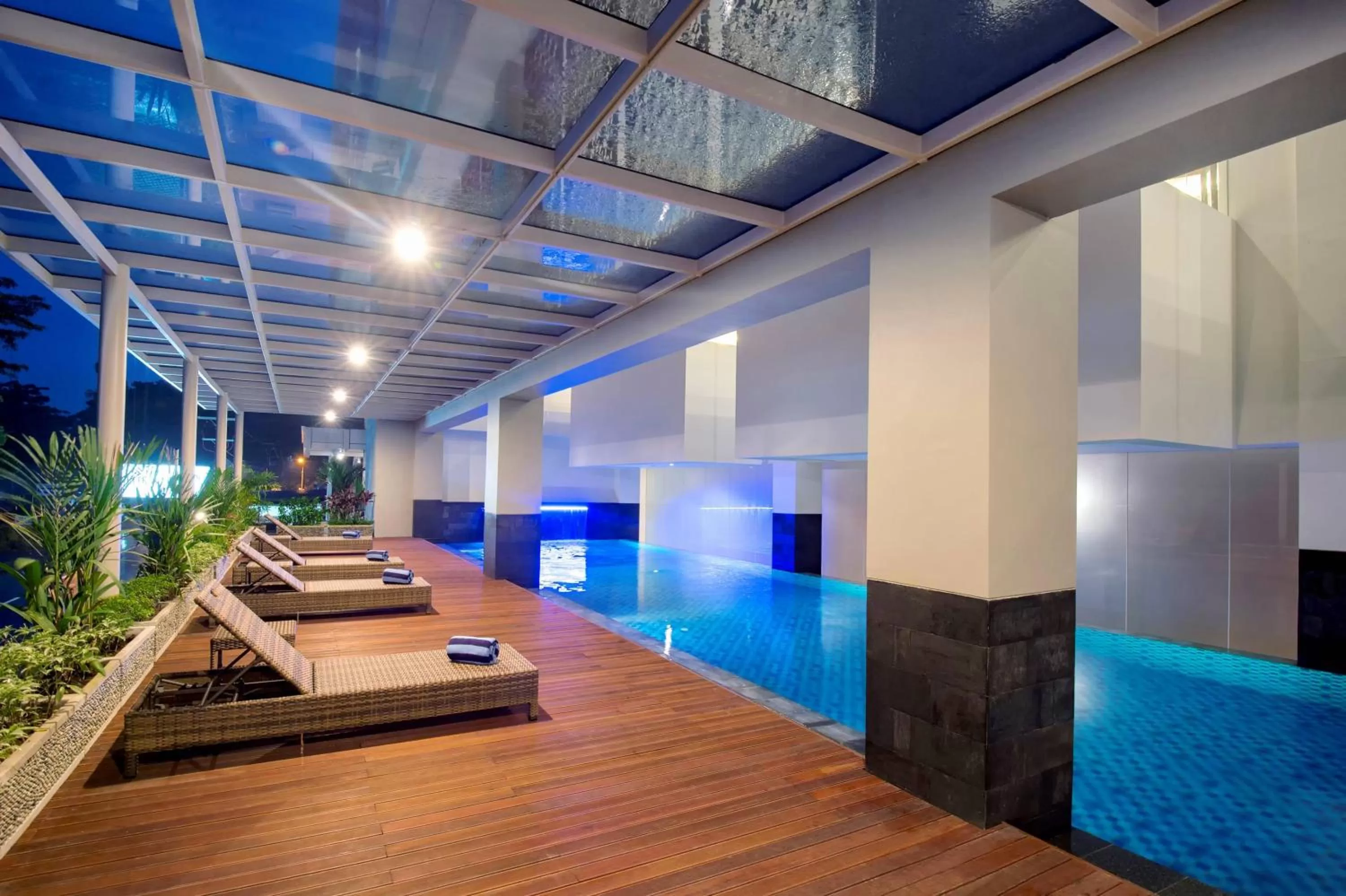 Swimming pool in The New Atrium Hotel Yogyakarta