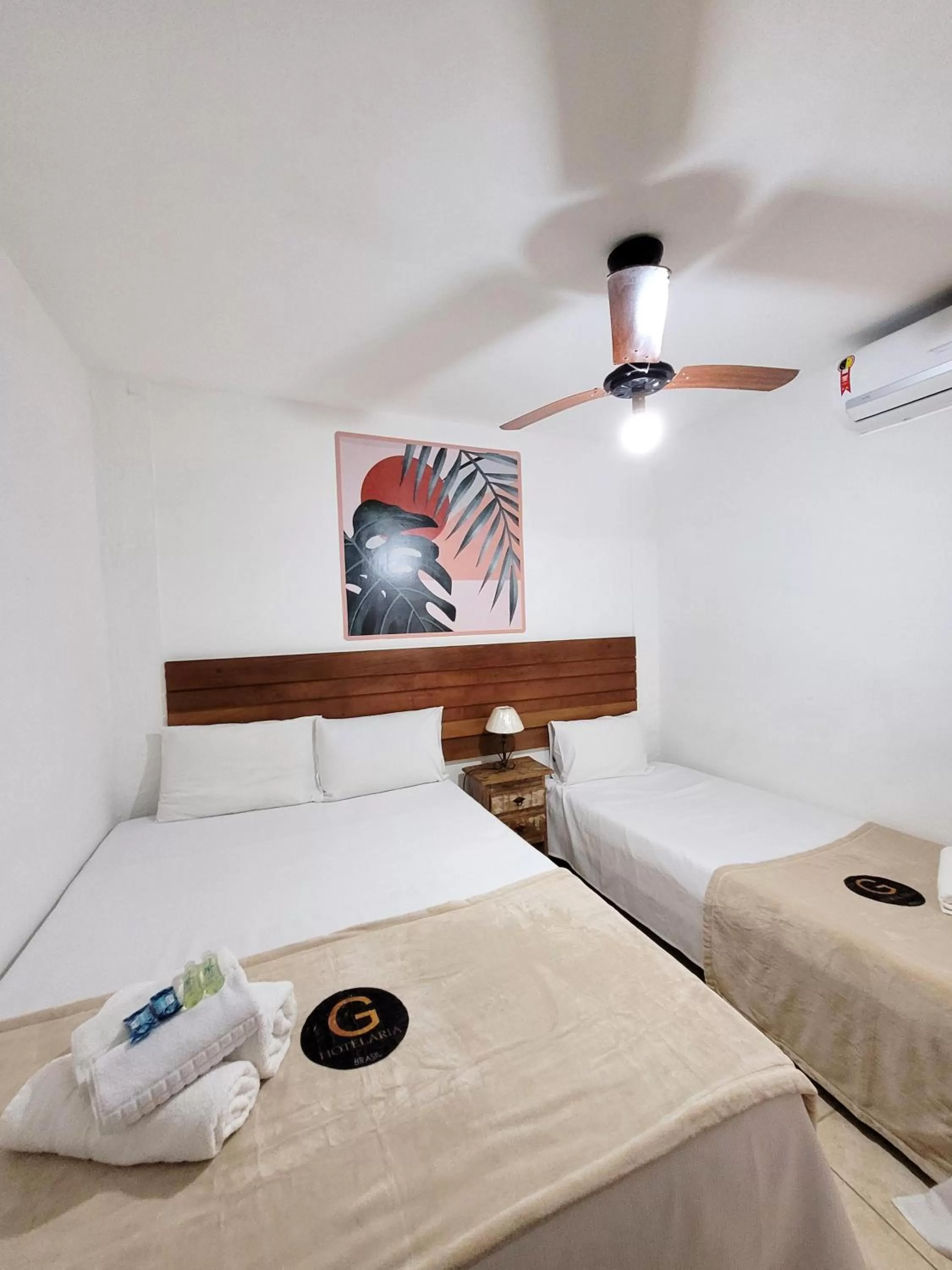 Photo of the whole room, Bed in Pousada Casa Centro Búzios