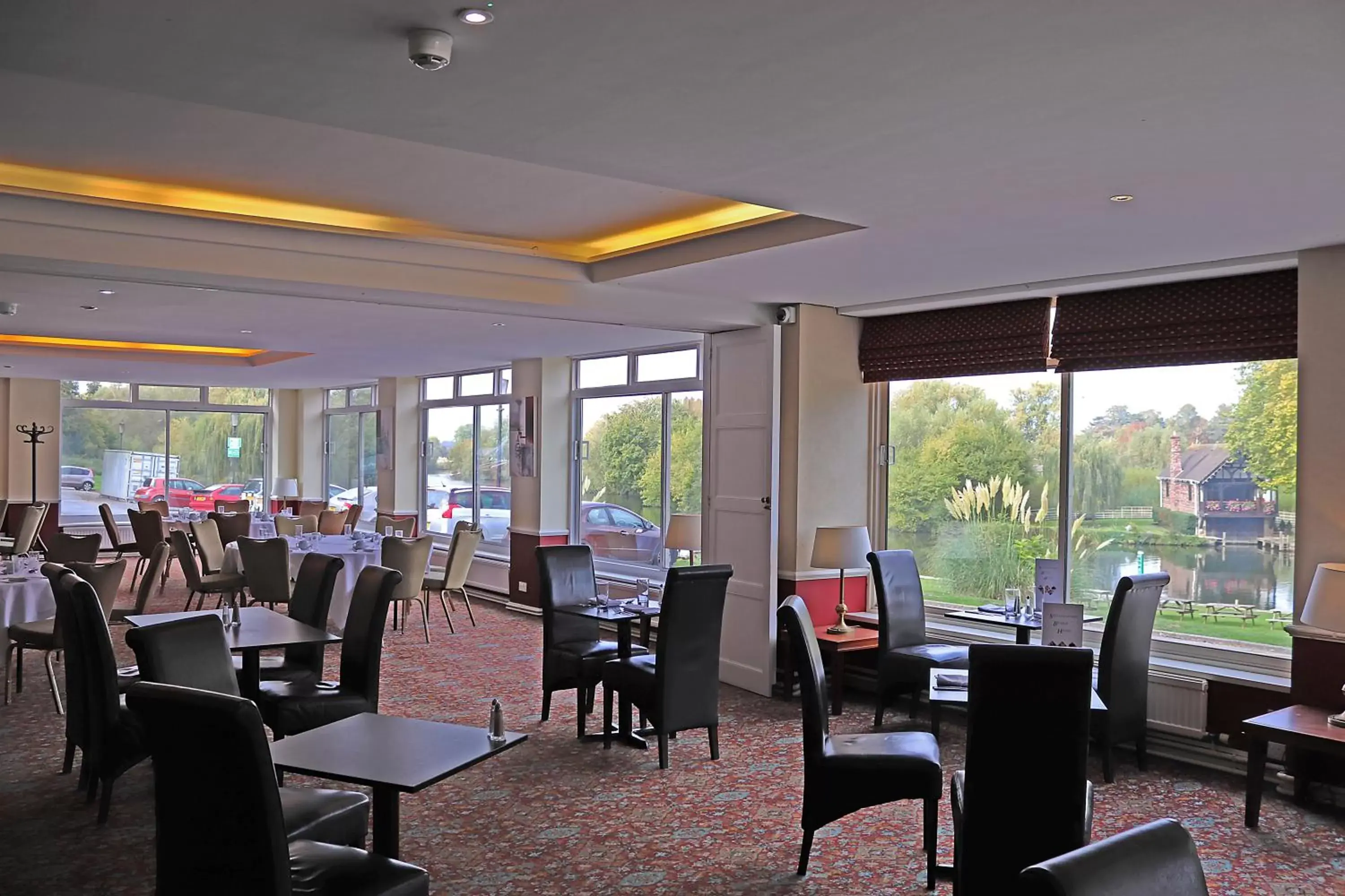 Restaurant/Places to Eat in Shillingford Bridge Hotel