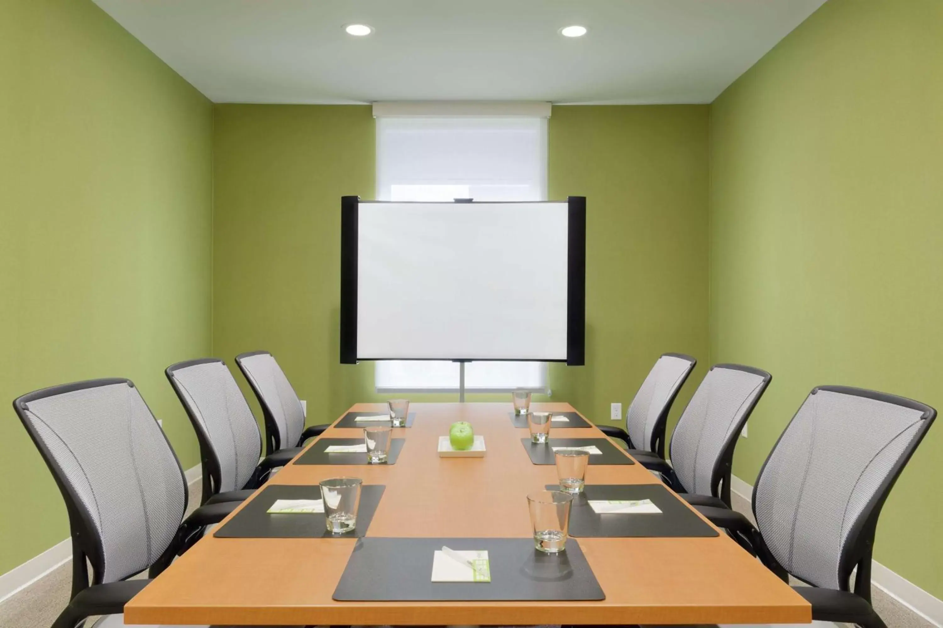 Meeting/conference room in Home2 Suites by Hilton Canton