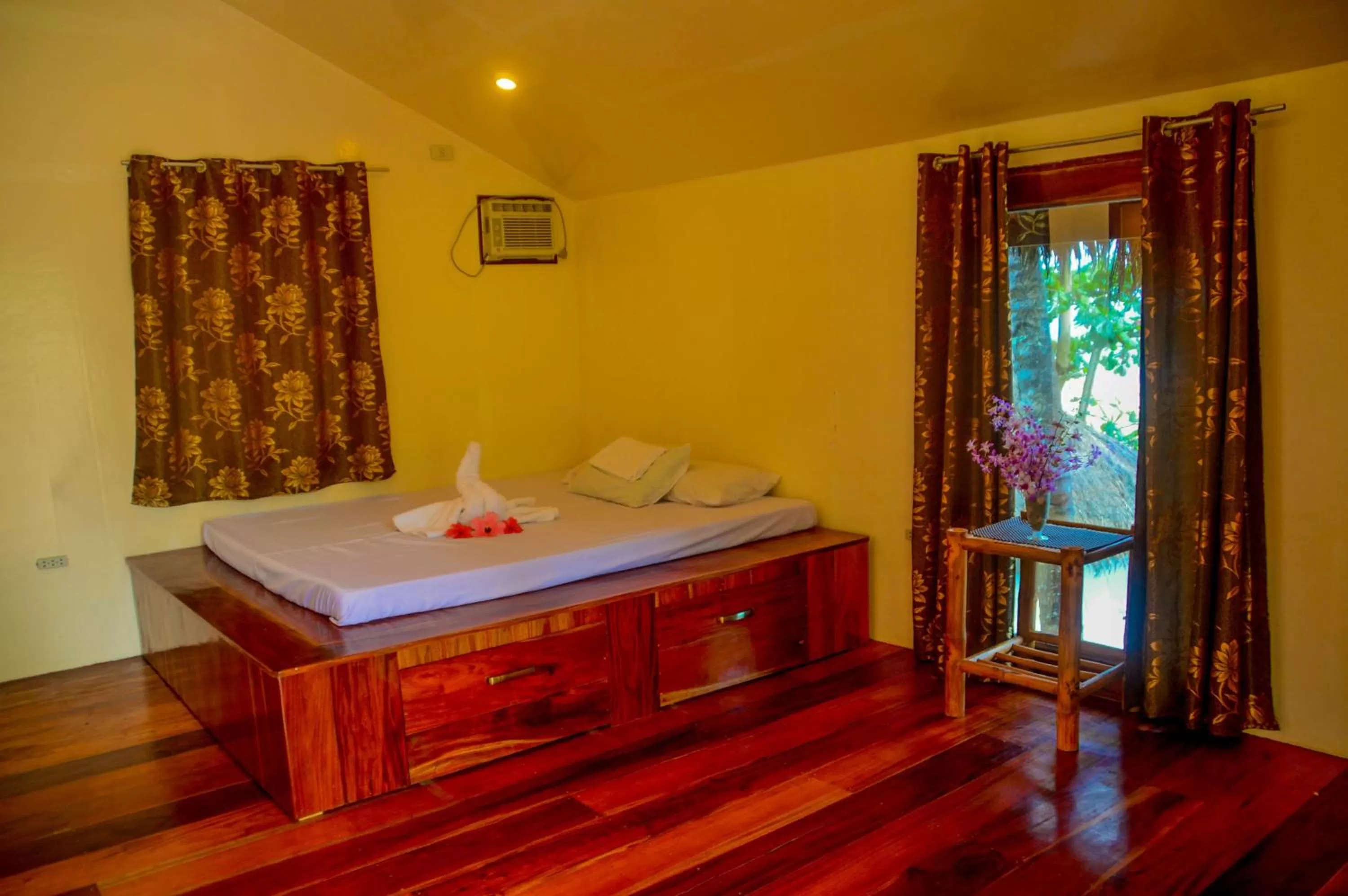 Bed in Camaya-an Paradise Beach Resort