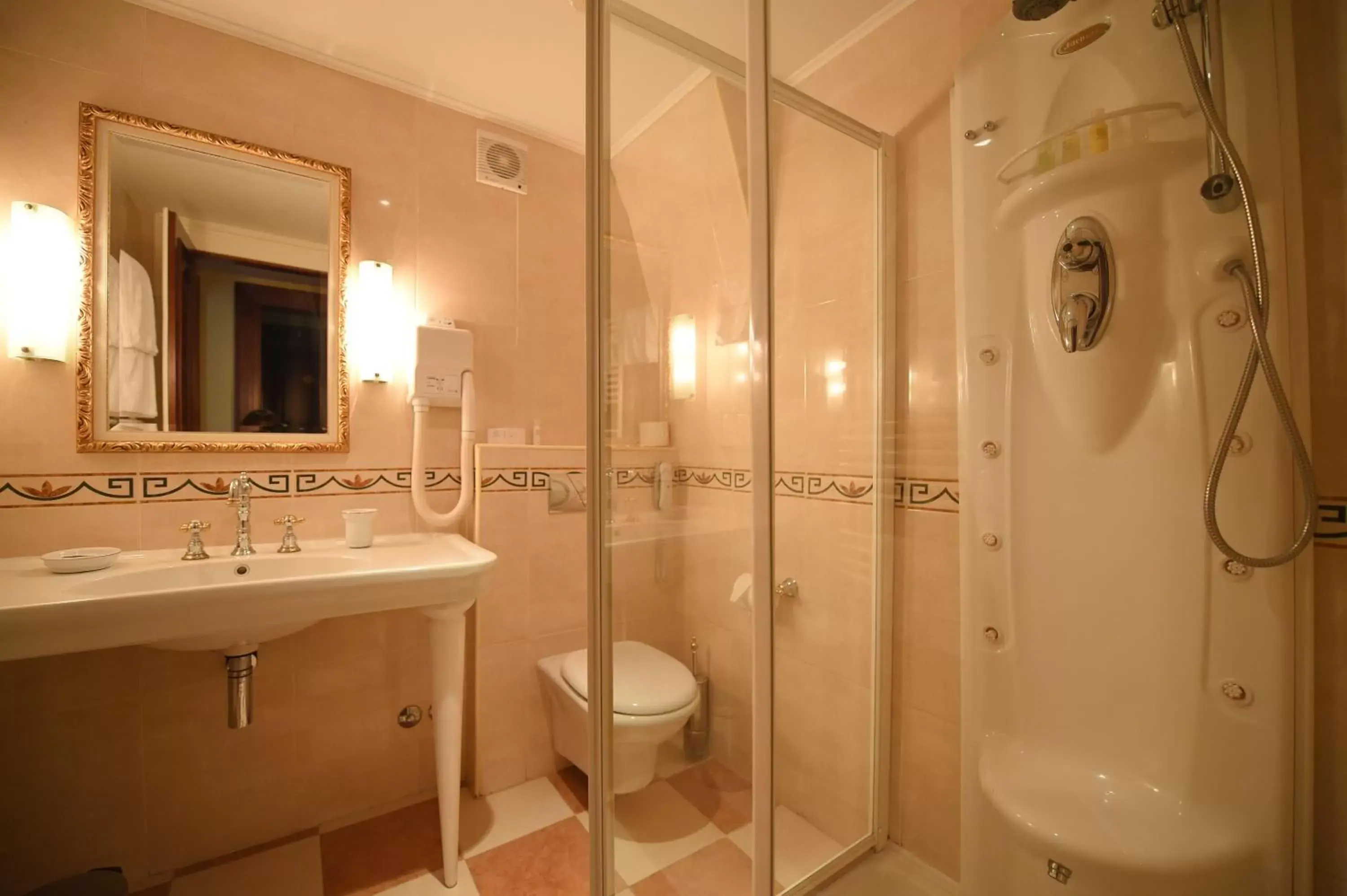 Bathroom in Hotel Leopold I