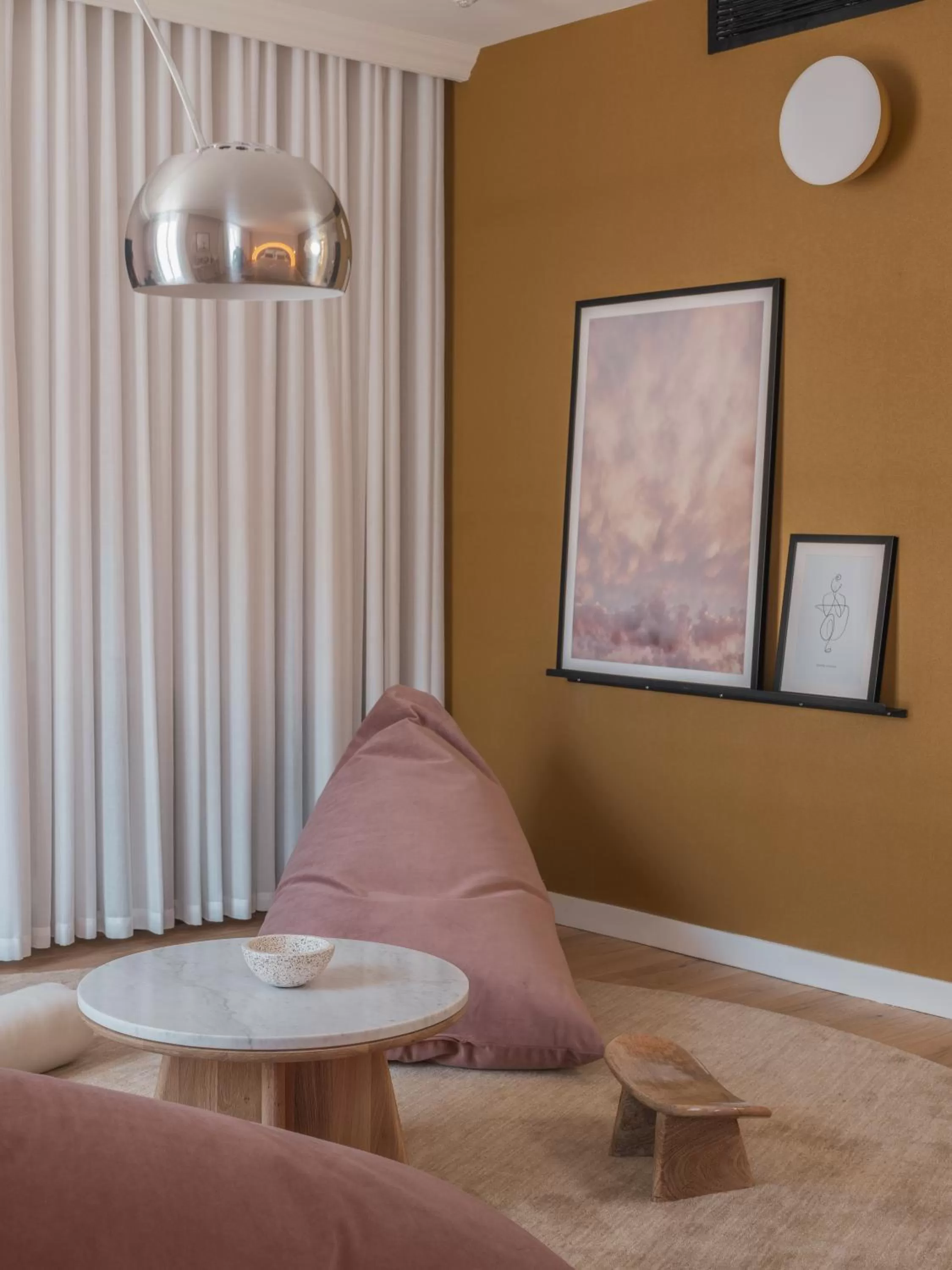 Seating area in Seven Hotel Paris