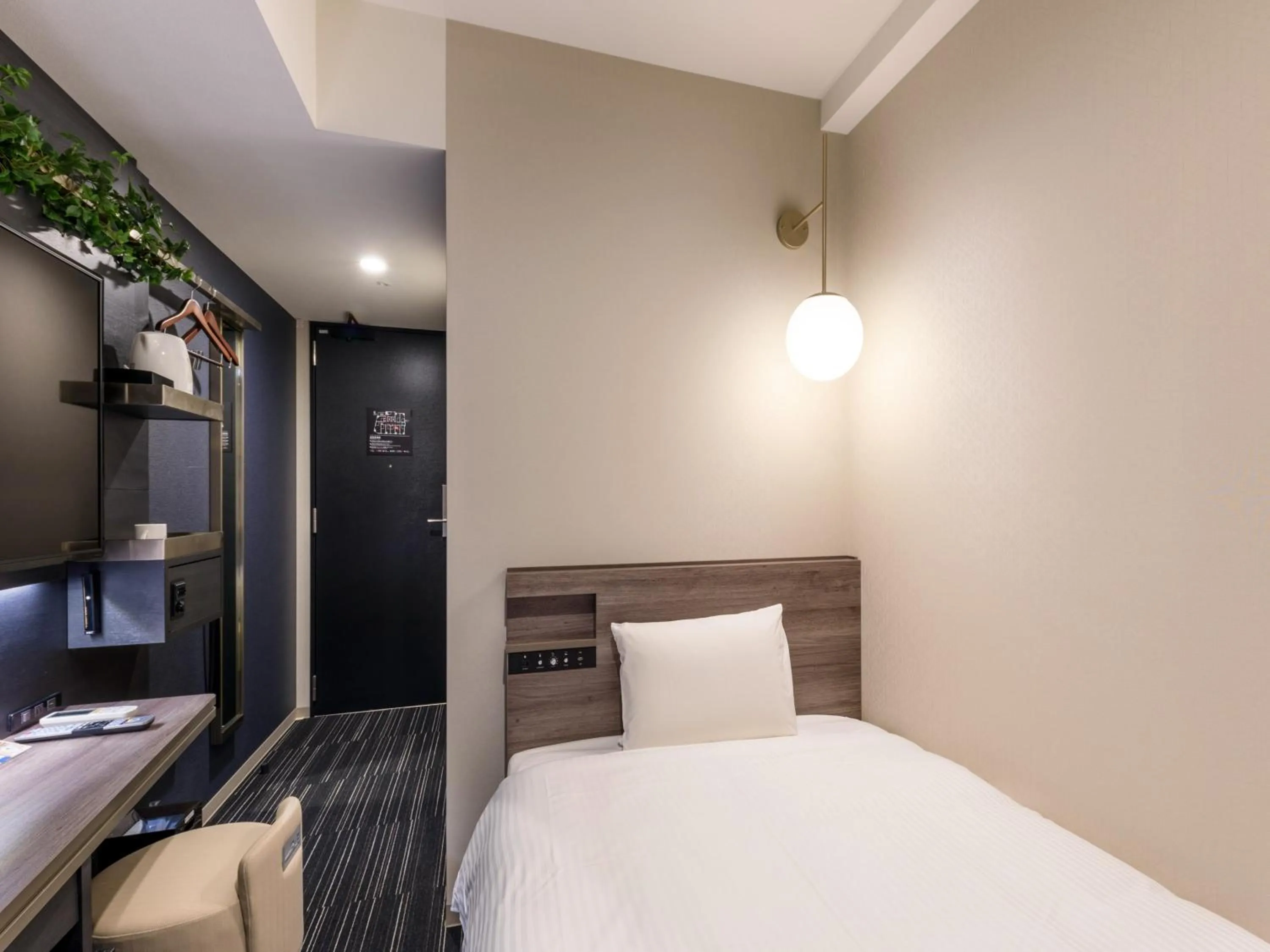 Photo of the whole room, Bed in Henn na Hotel Tokyo Hamamatsucho