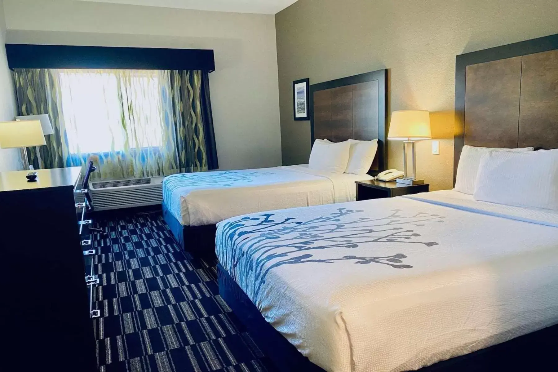 Photo of the whole room, Bed in La Quinta Inn by Wyndham Steamboat Springs