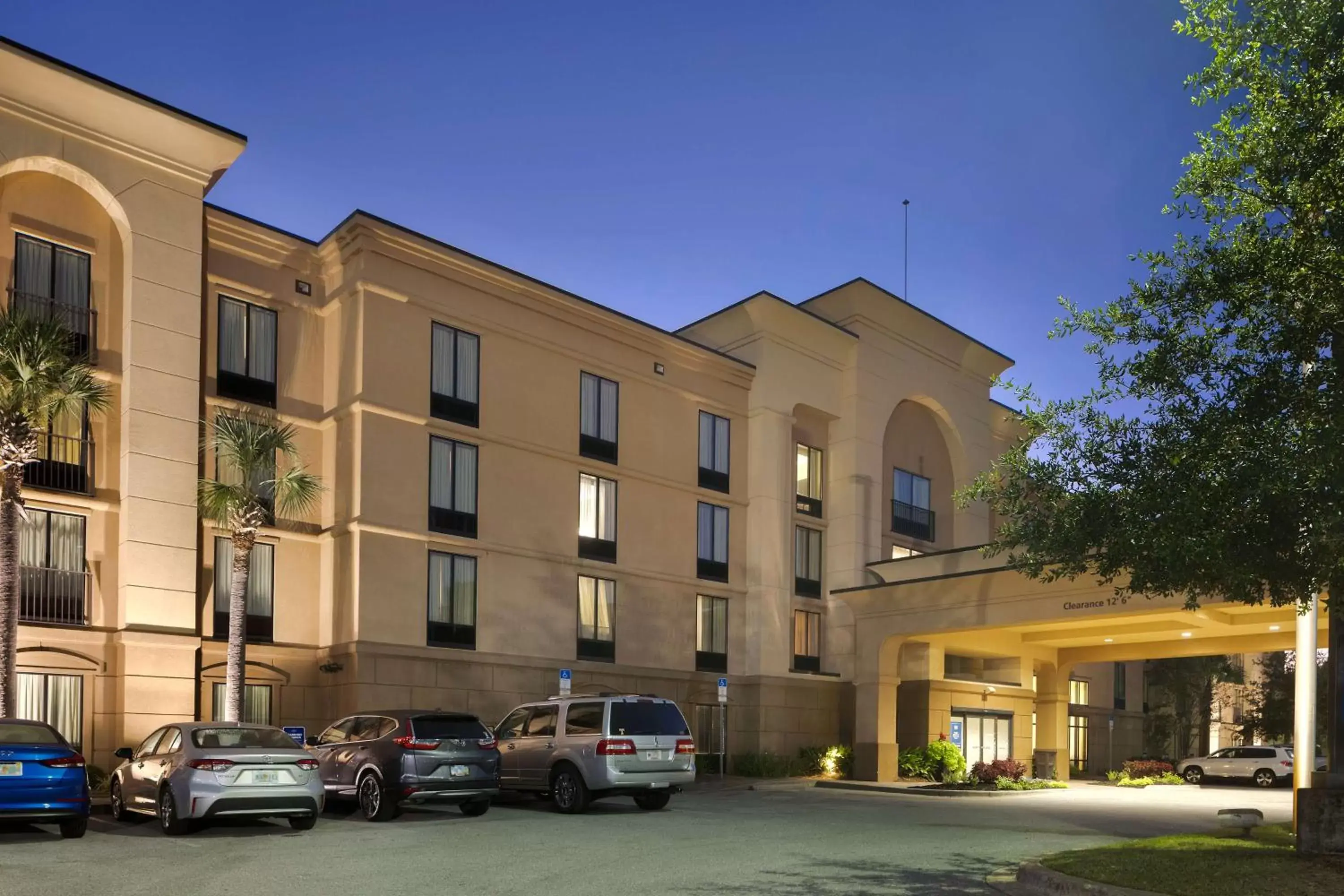 Property Building in Hampton Inn & Suites Pensacola/Gulf Breeze