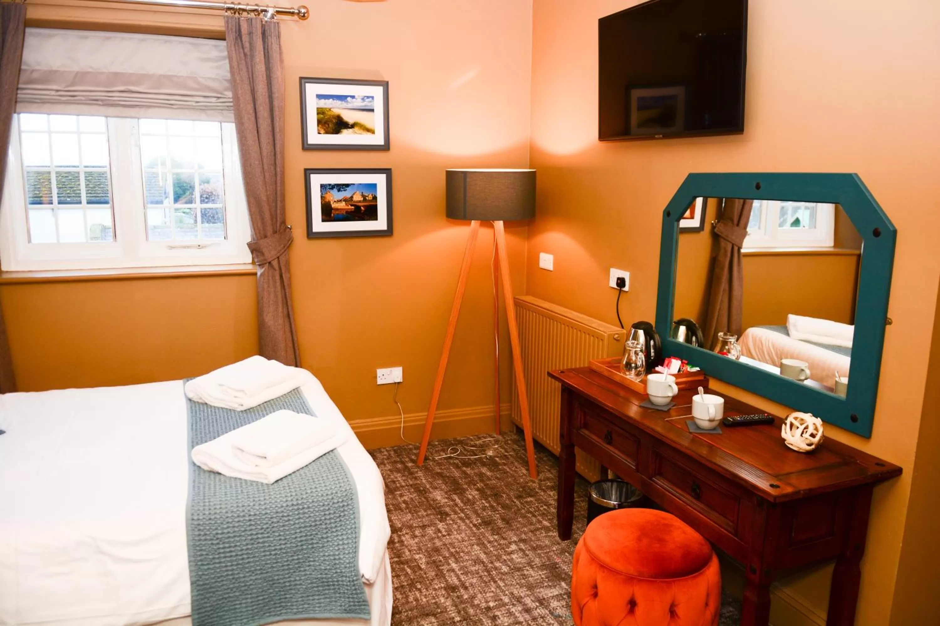 Bedroom in Plough Inn