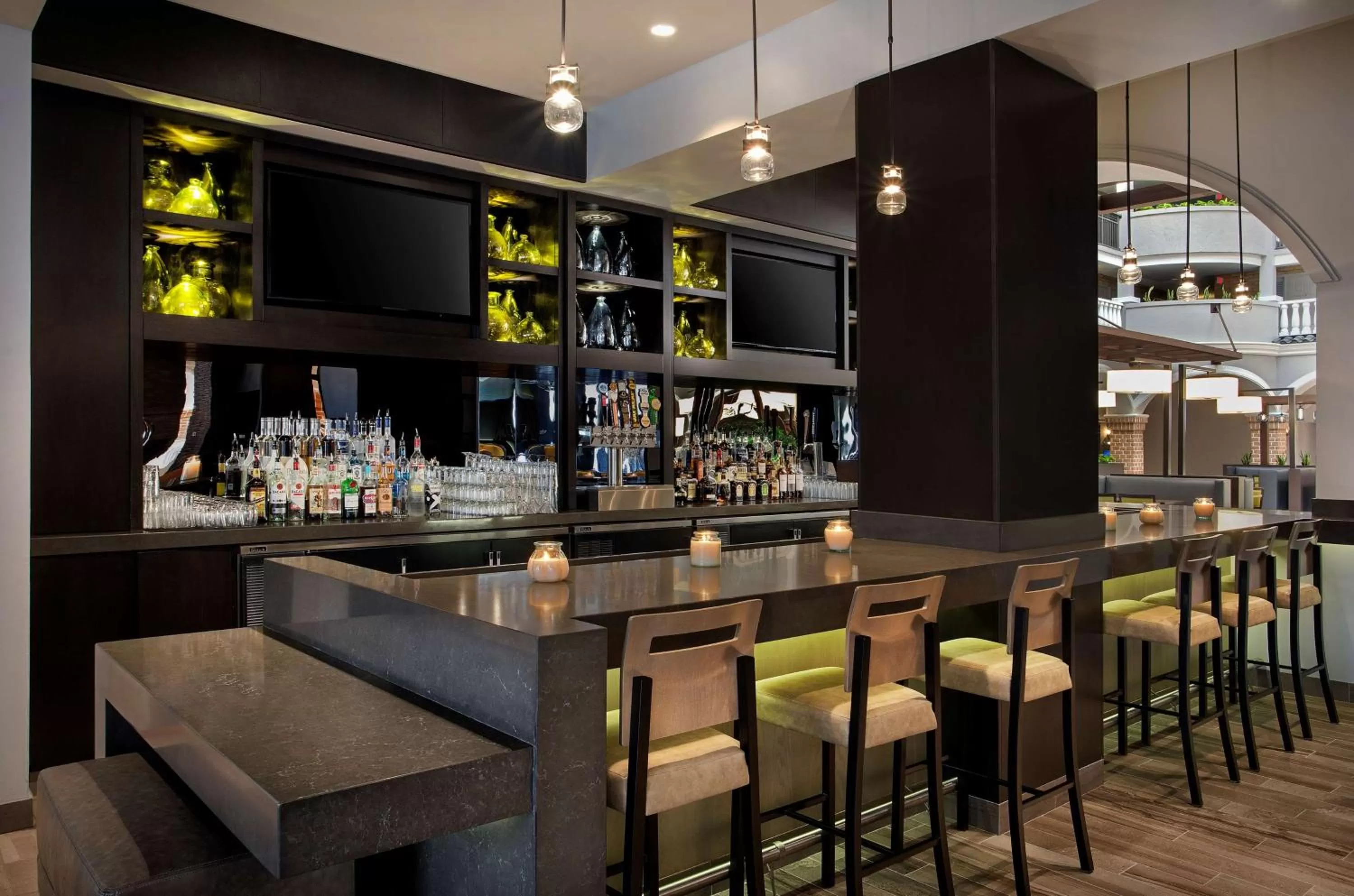 Lounge or bar in Embassy Suites by Hilton Orlando International Drive Convention Center