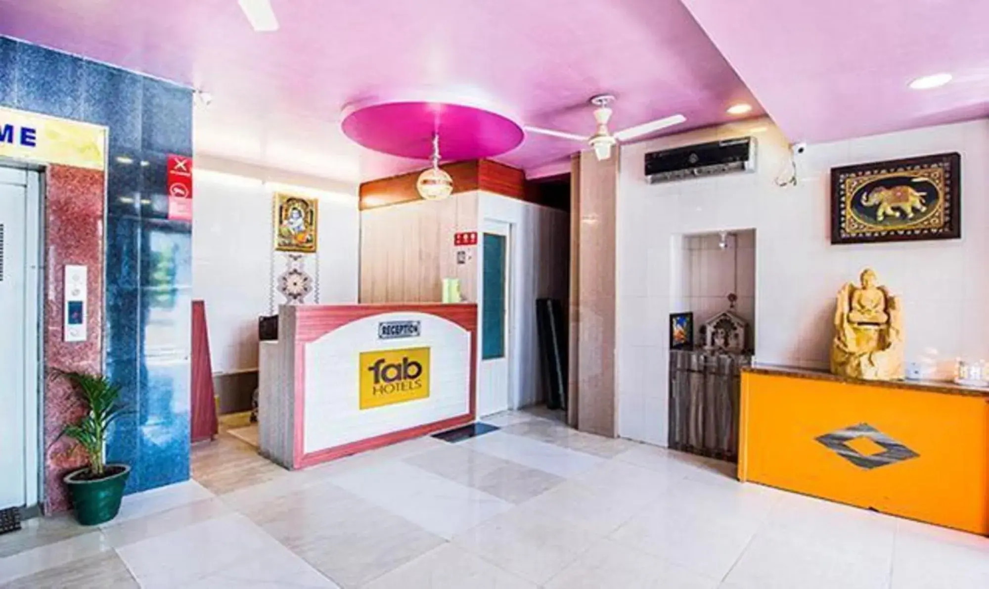 Lobby or reception in FabHotel The Airport Residency