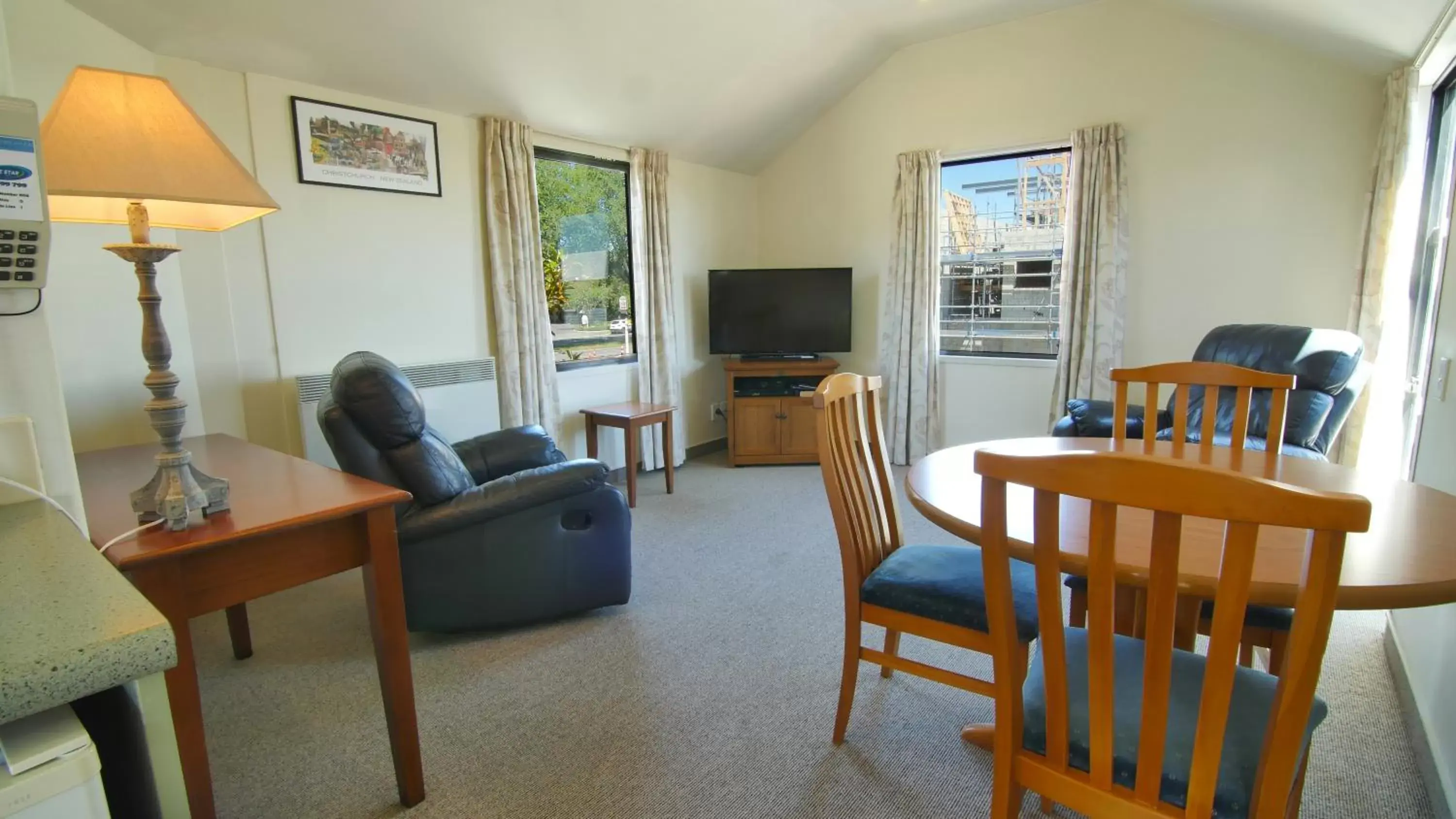 Bedroom, Seating Area in Country Glen Lodge