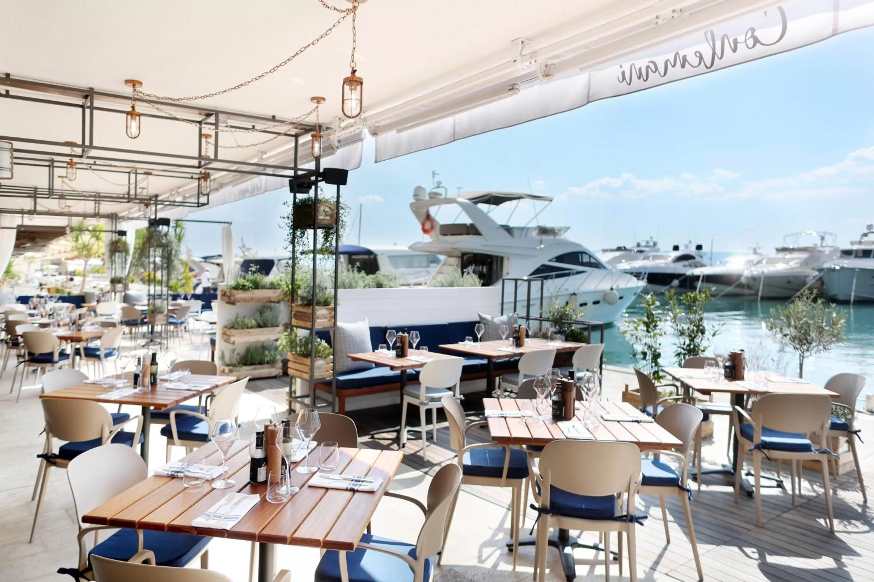 Restaurant/places to eat in Le Meridien Lav Split