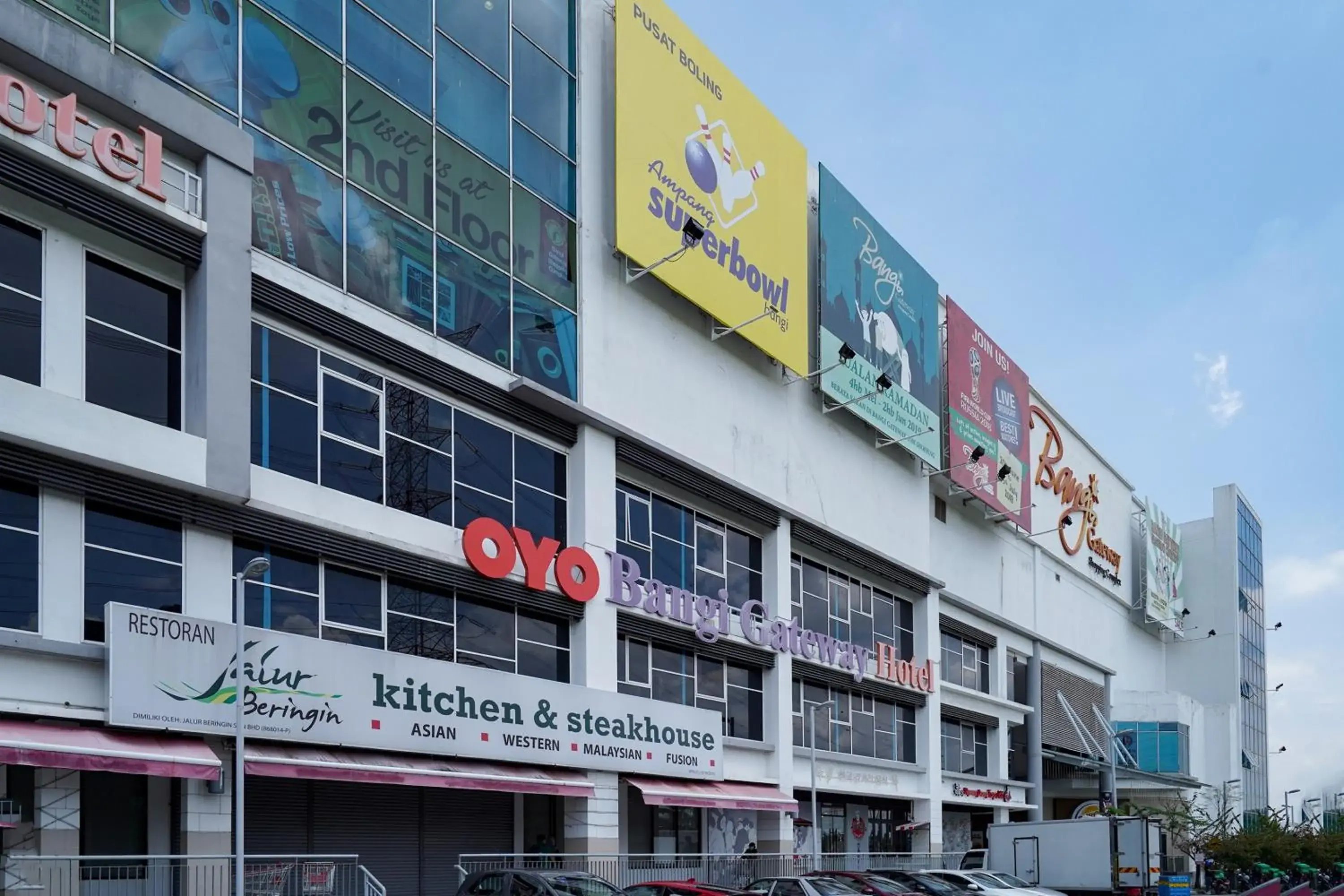 Facade/entrance, Property Building in OYO 90100 Bangi Gateway Hotel