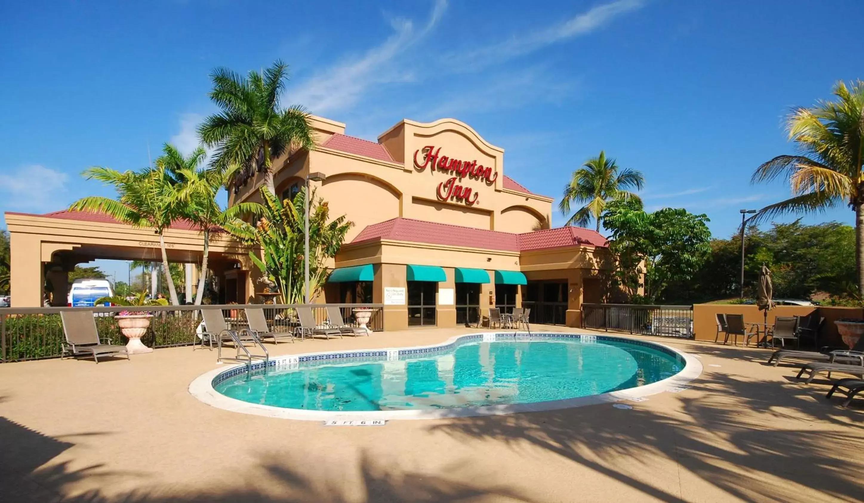 Property Building in Hampton Inn Fort Myers-Airport & I-75
