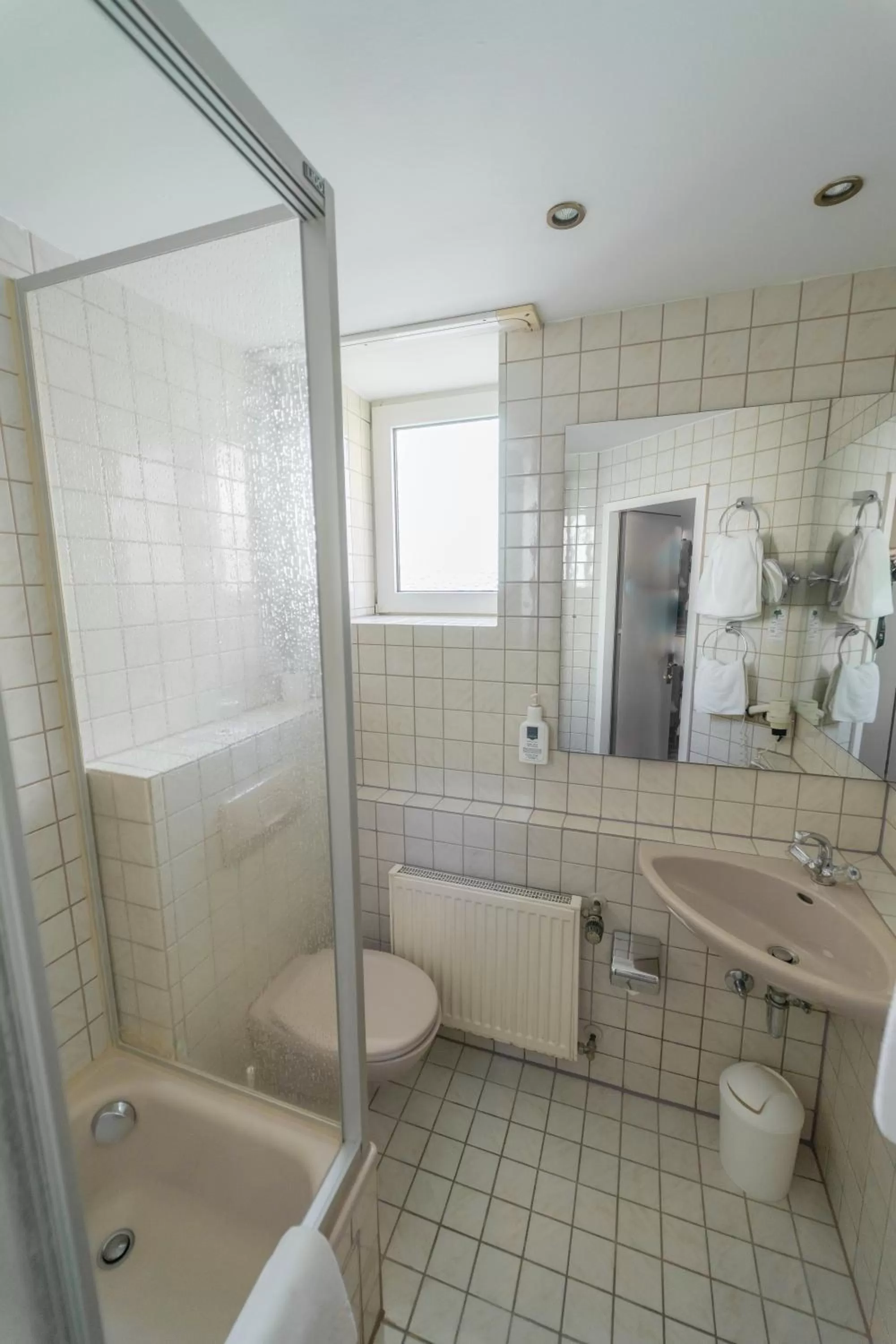 Shower in Hotel Carmen