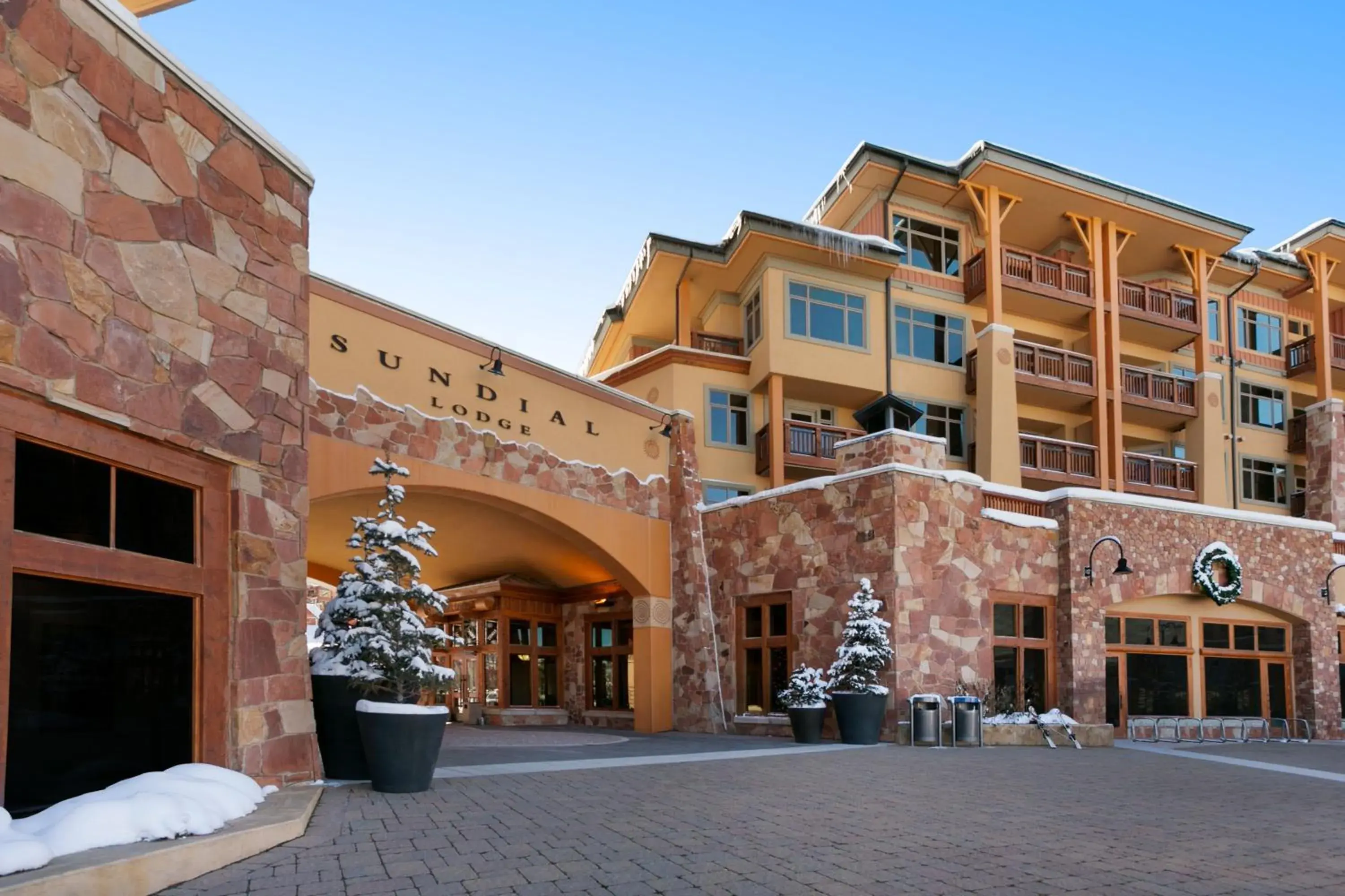 Facade/entrance in Sundial Lodge by All Seasons Resort Lodging