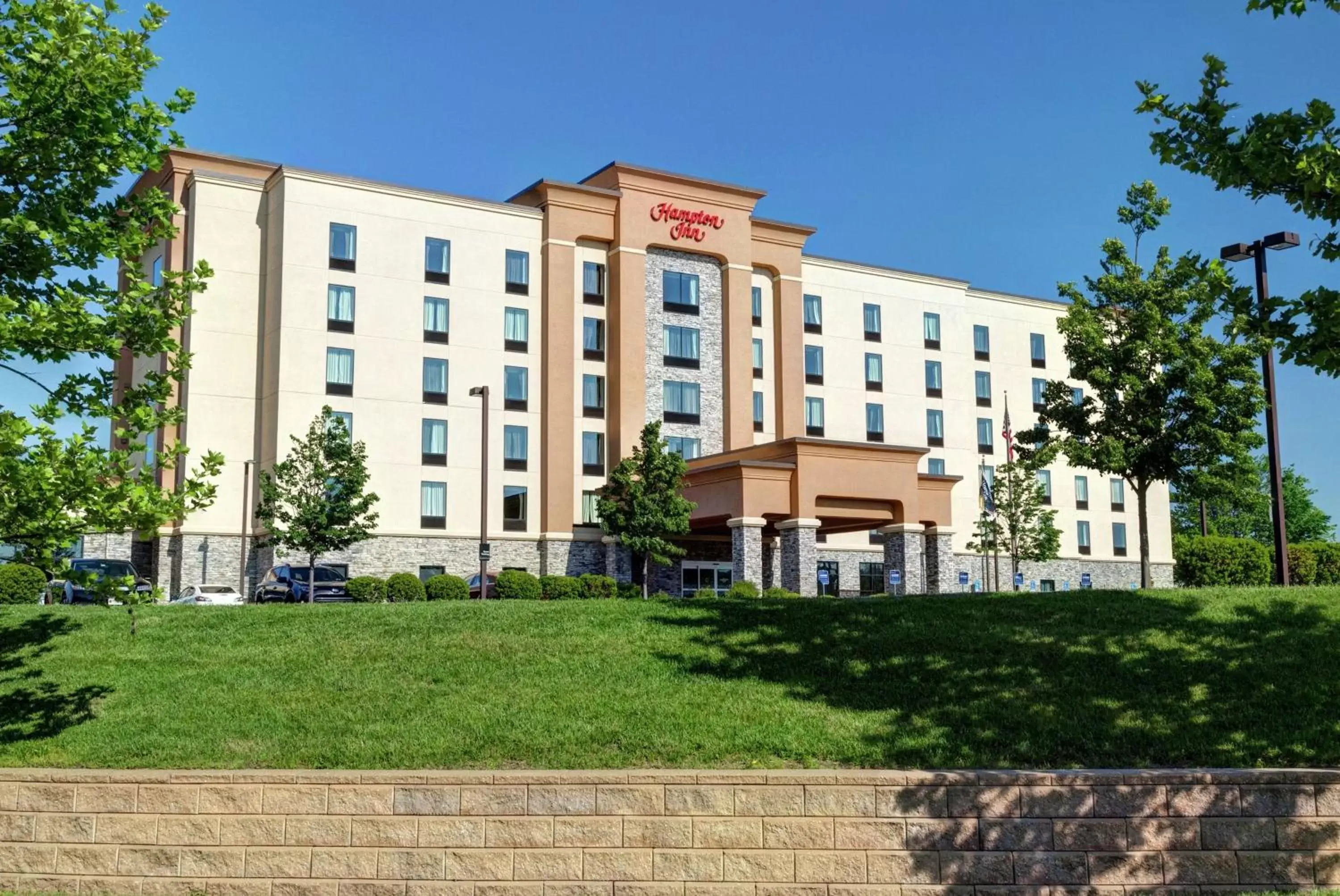 Property Building in Hampton Inn Neptune