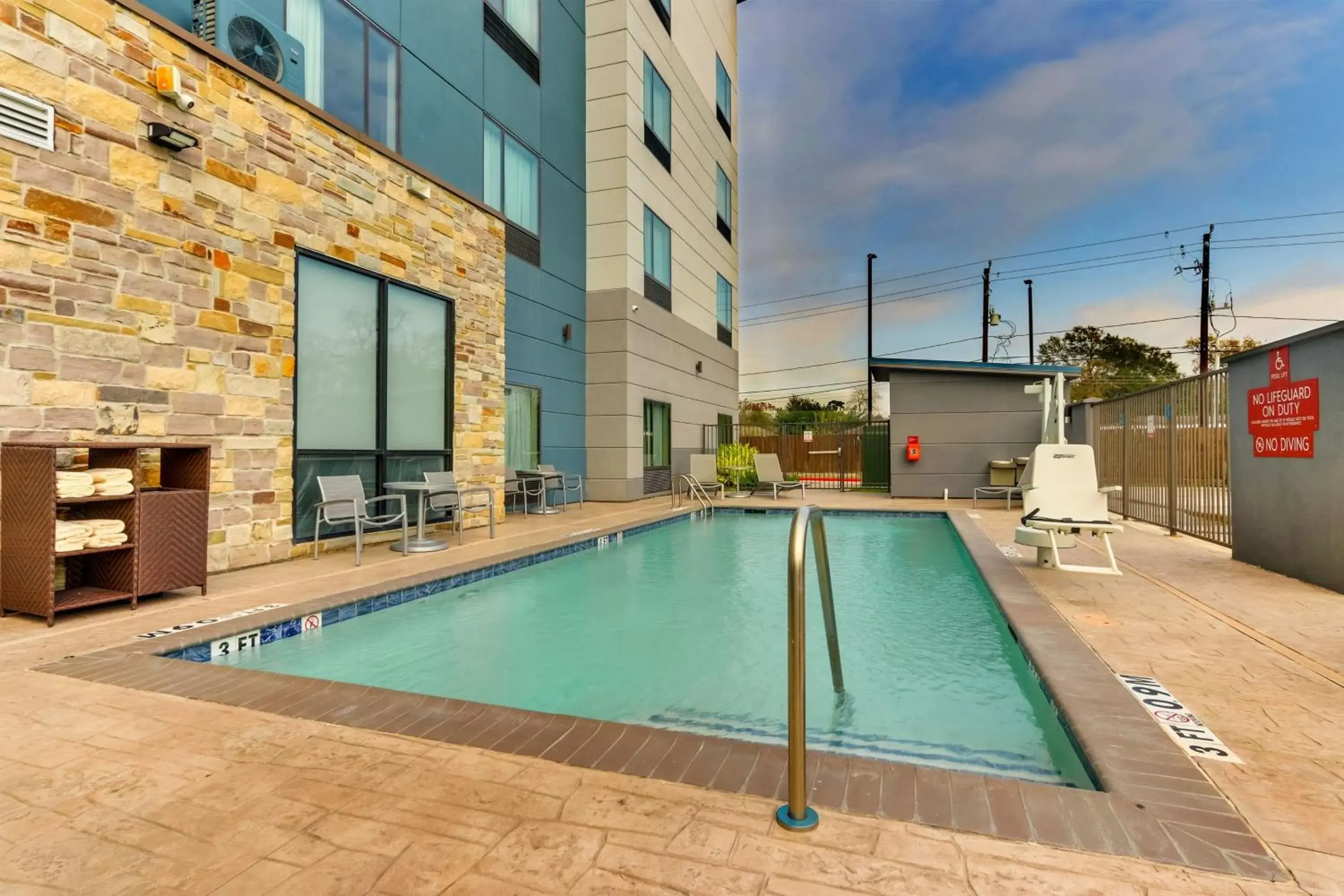Swimming Pool in TownePlace Suites by Marriott Houston I-10 East